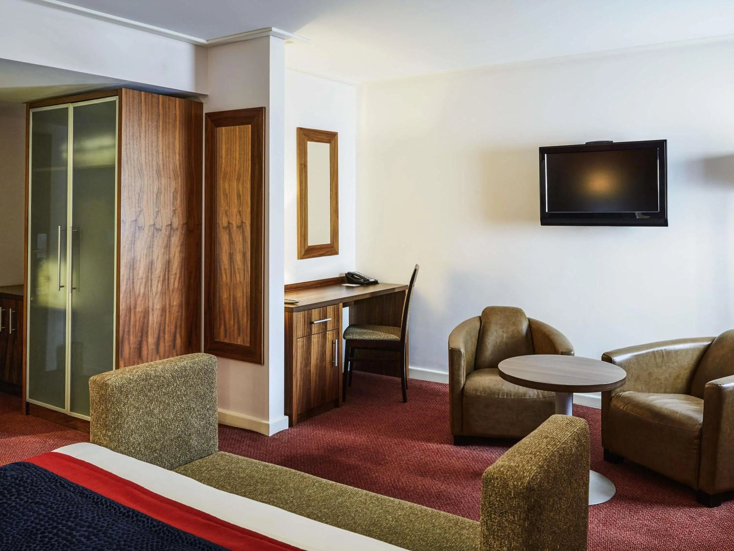 Bedroom in Mercure Newbury West Grange Hotel