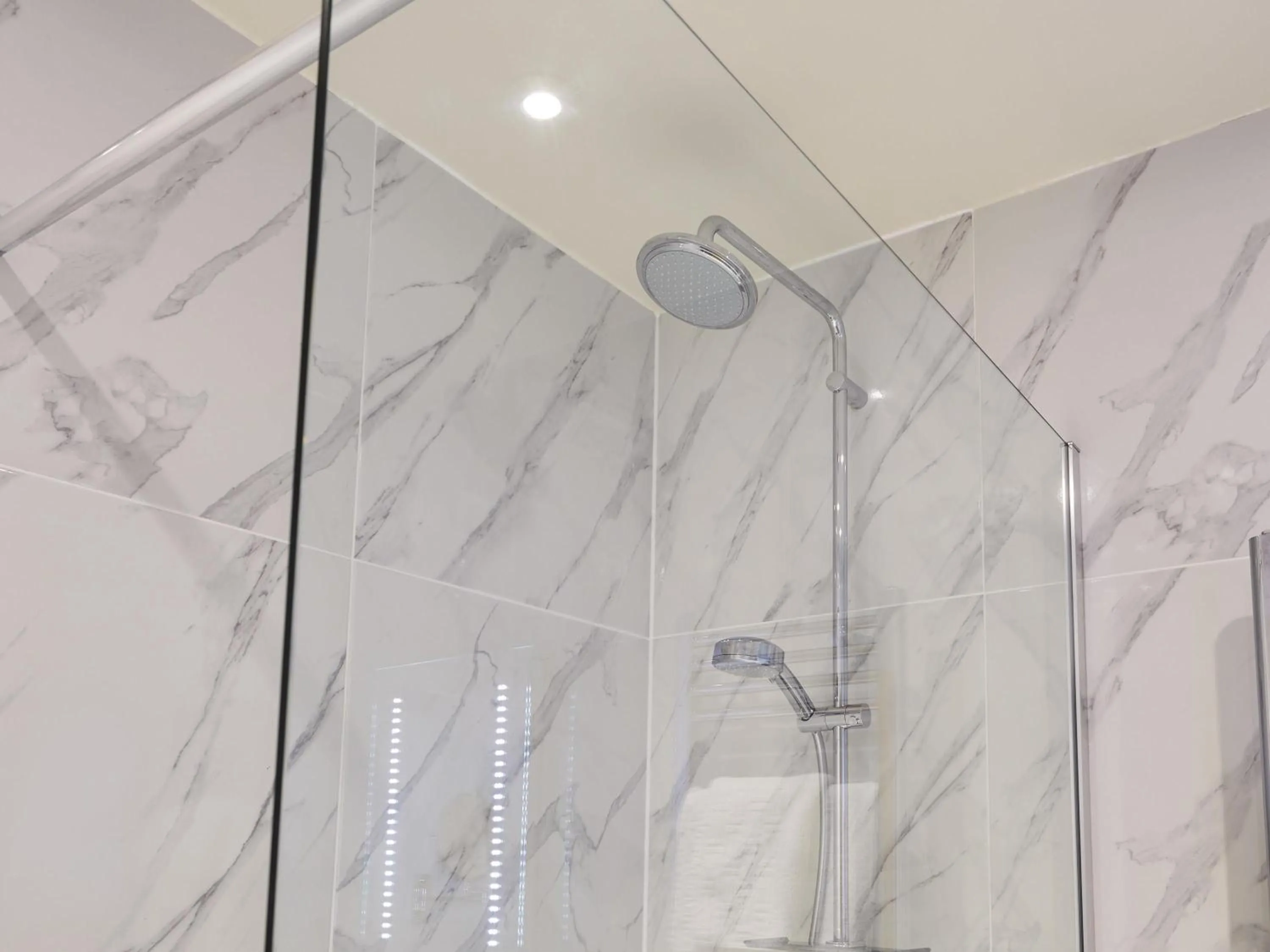 Bedroom in Mercure Newbury West Grange Hotel