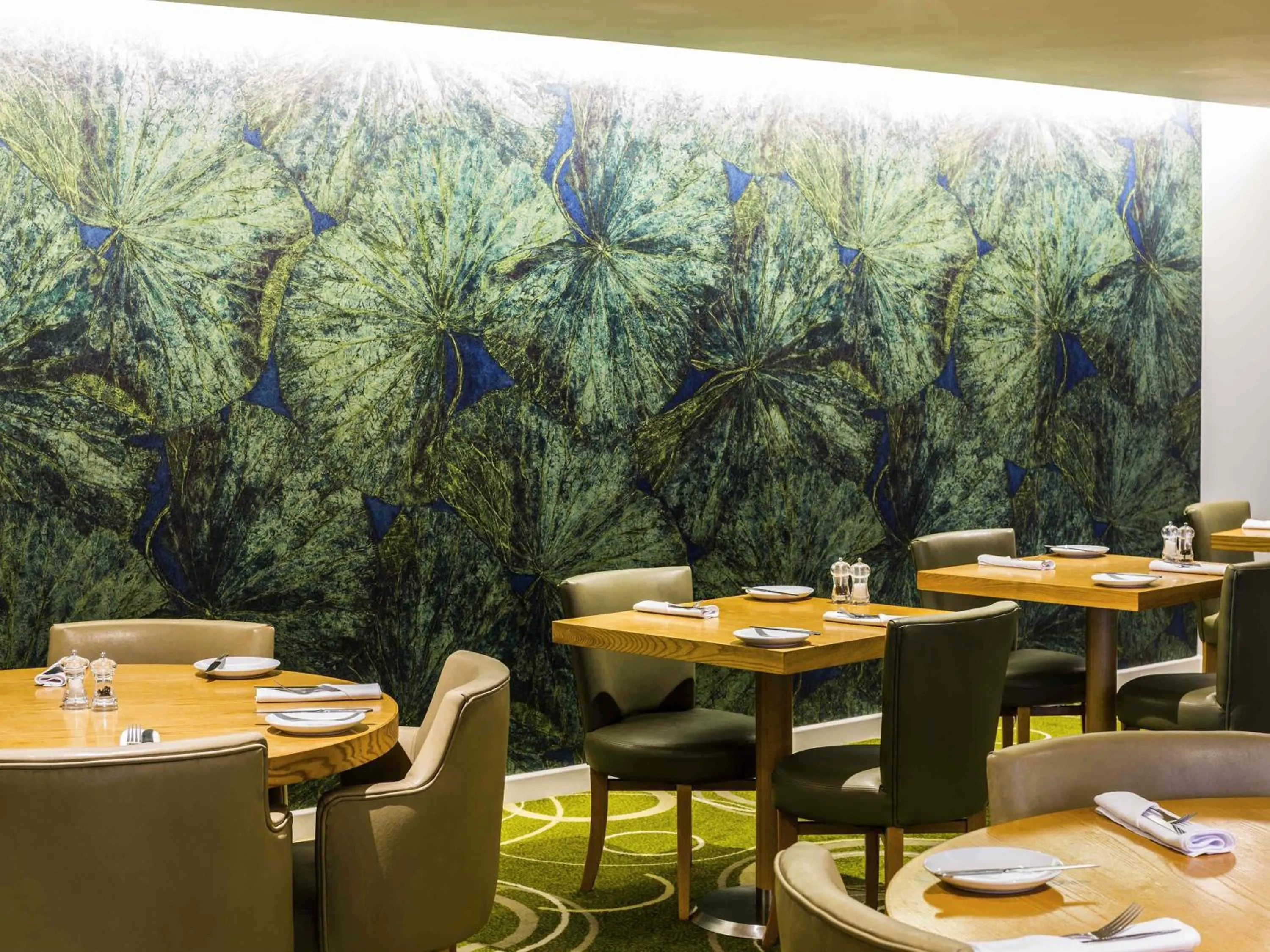 Restaurant/places to eat in Mercure Newbury West Grange Hotel