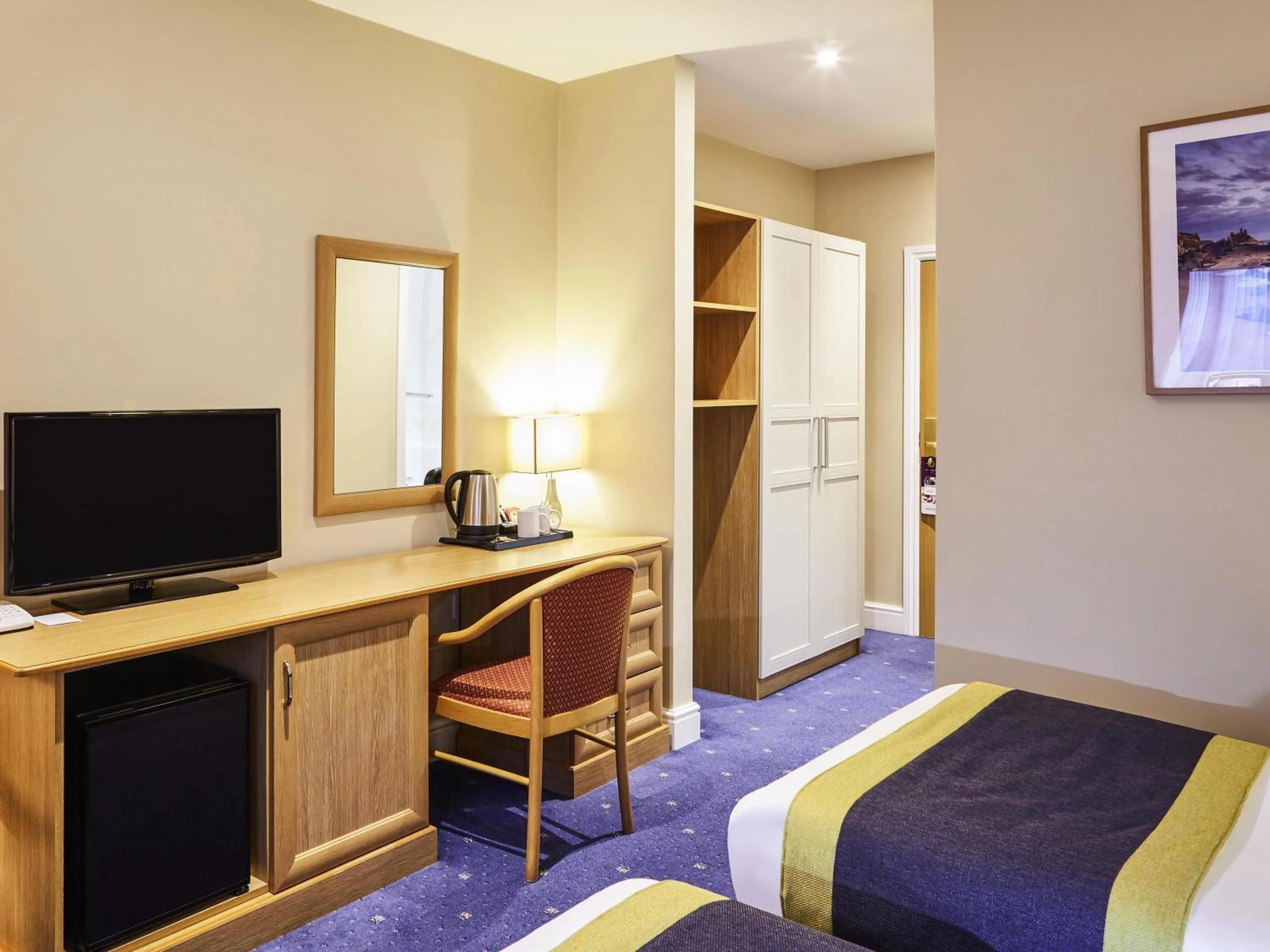 Bedroom, Bed in Mercure Newbury West Grange Hotel