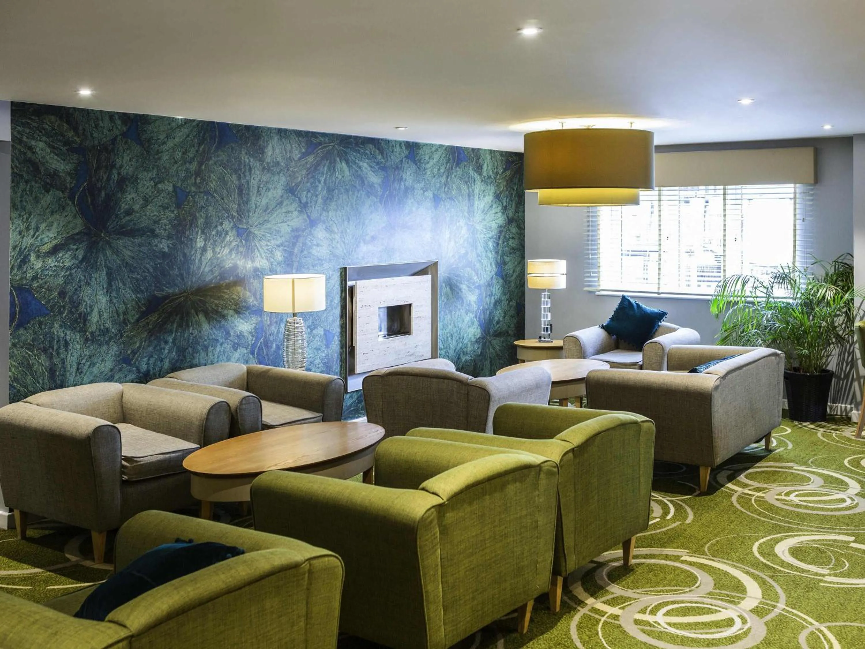 Lounge or bar in Mercure Newbury West Grange Hotel
