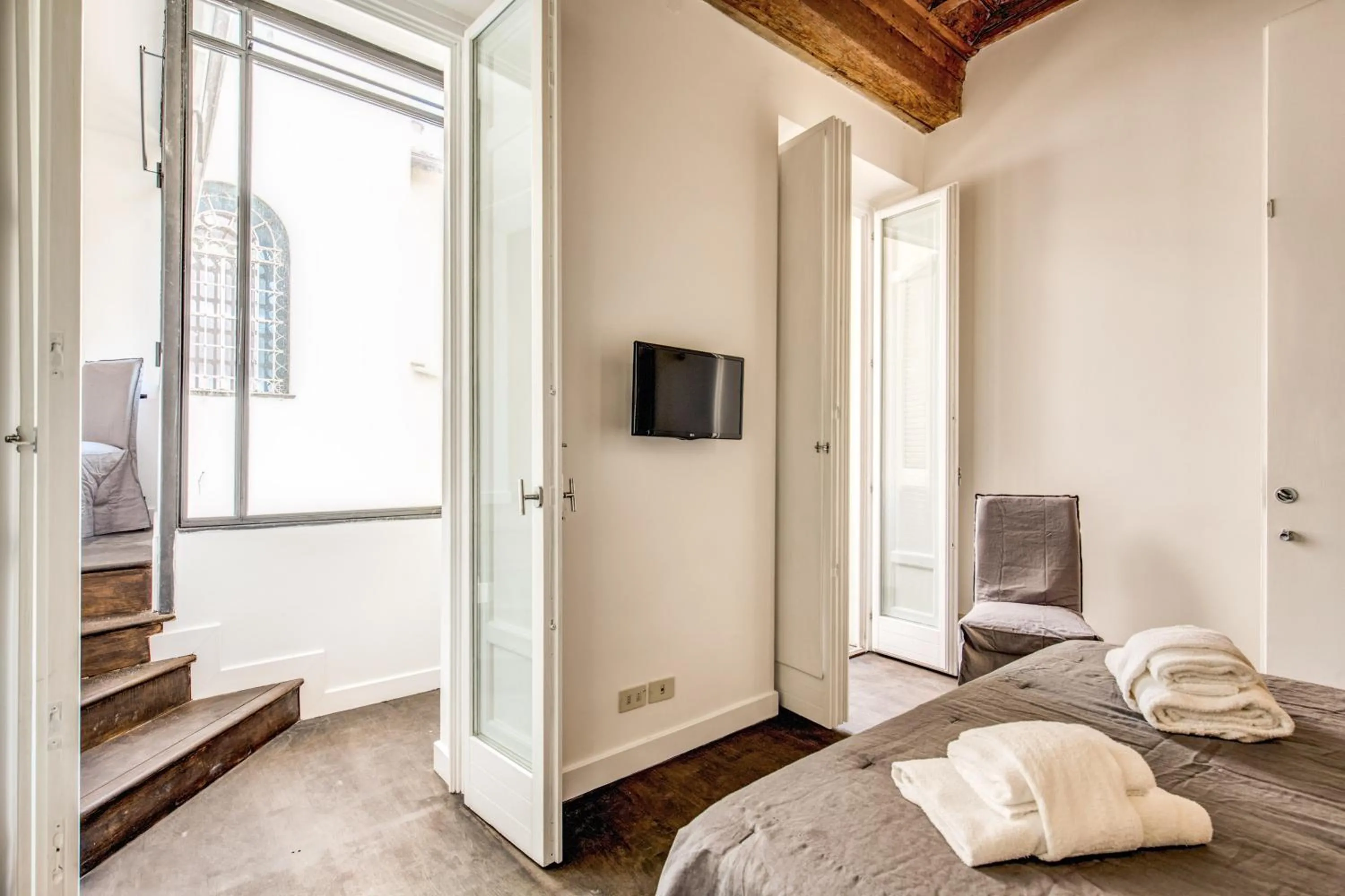 Bed in Piazza Farnese exclusive view 2 bedroom en suite