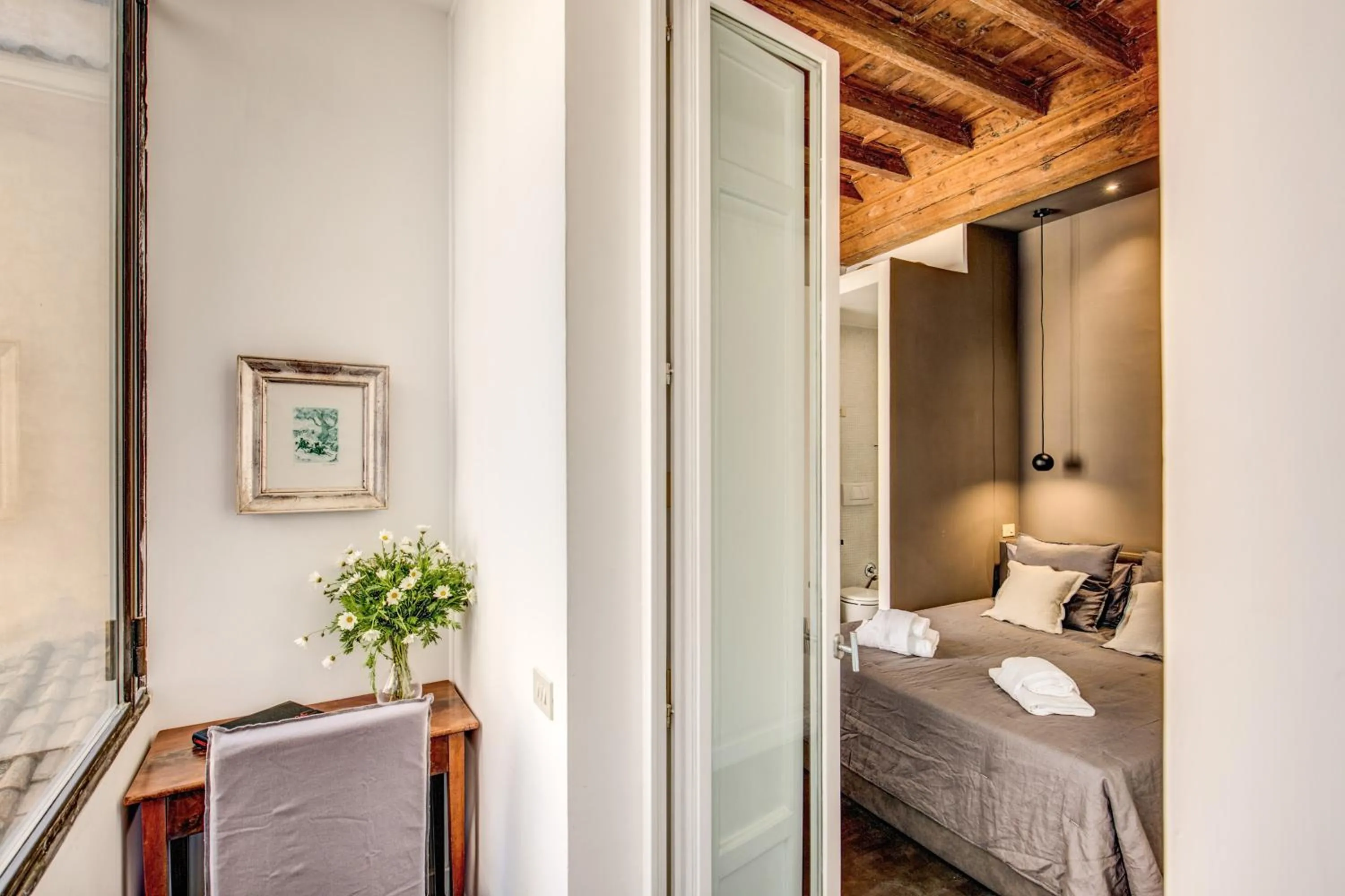 Bed in Piazza Farnese exclusive view 2 bedroom en suite