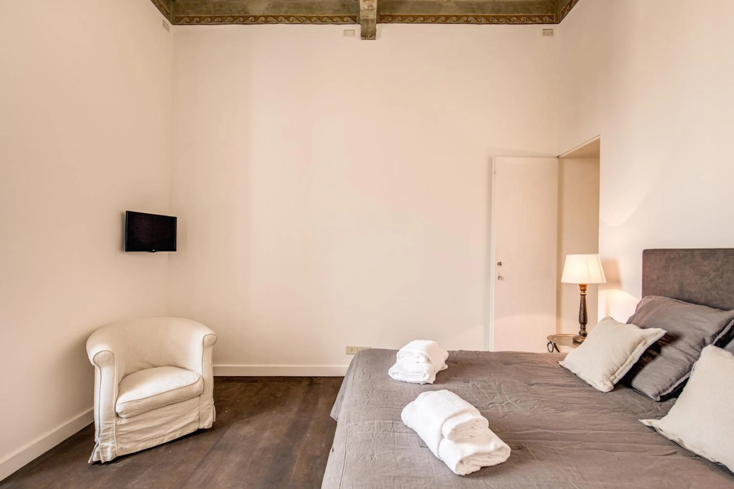 Bed in Piazza Farnese exclusive view 2 bedroom en suite
