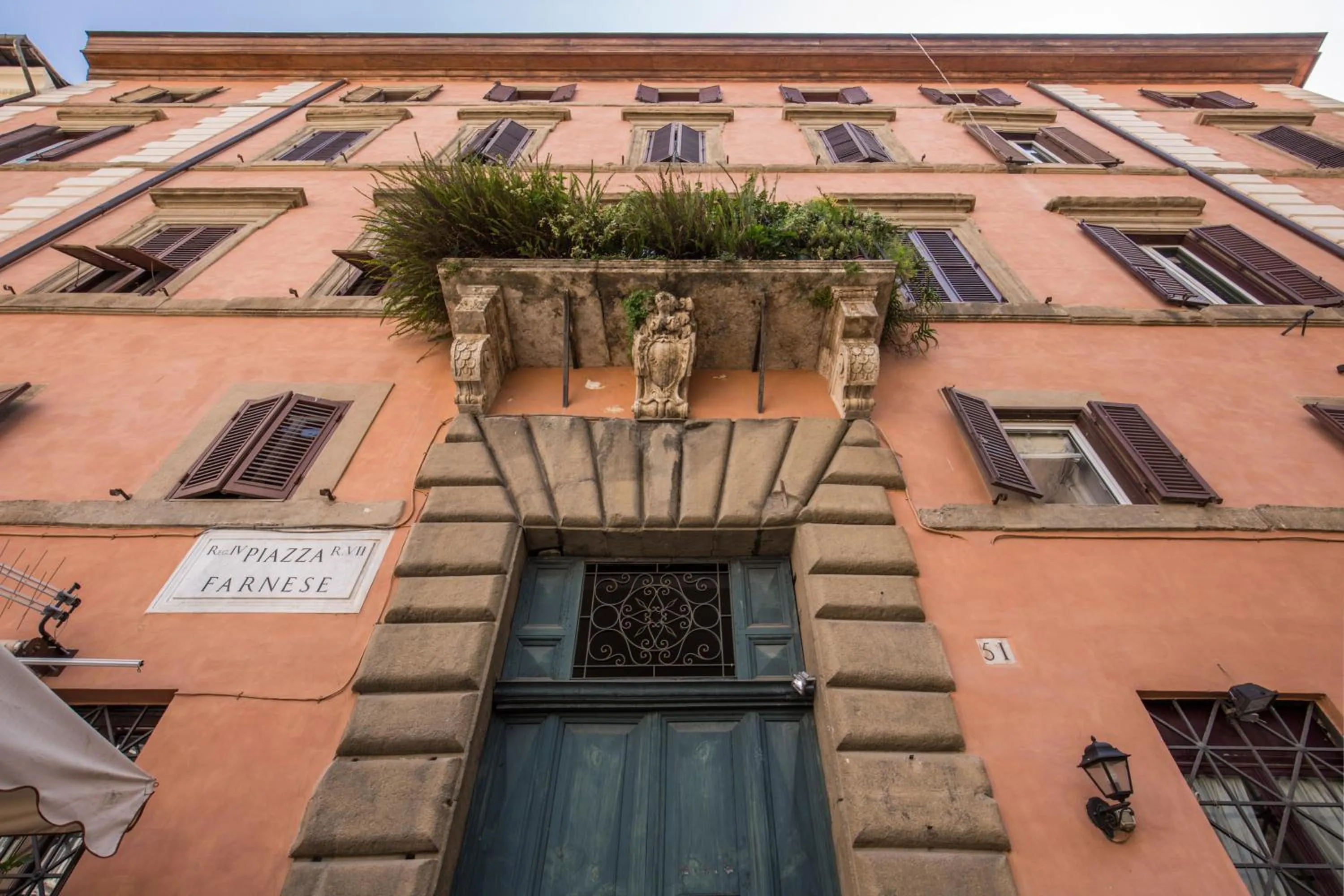 Piazza Farnese exclusive view 2 bedroom en suite