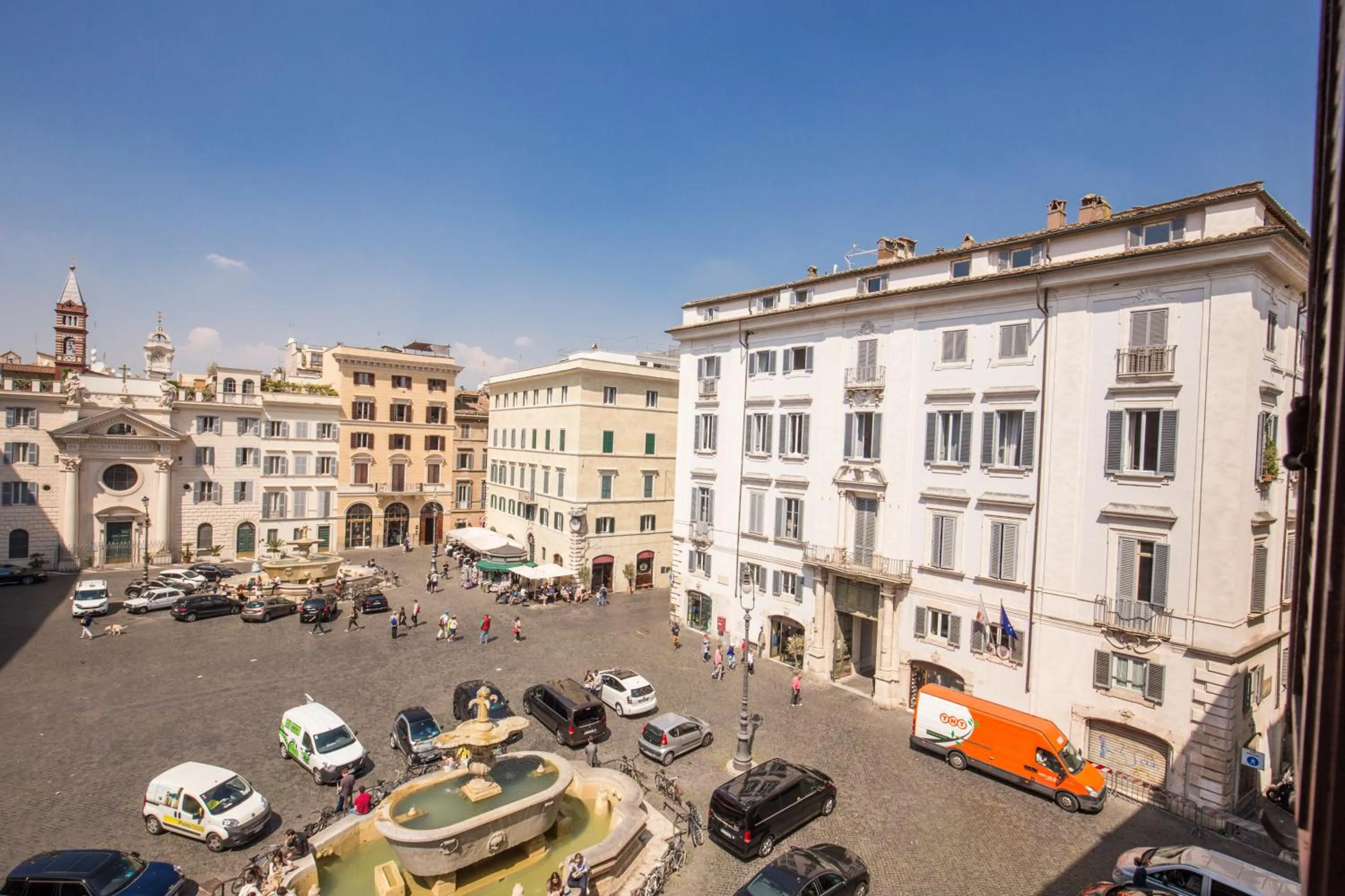 Piazza Farnese exclusive view 2 bedroom en suite