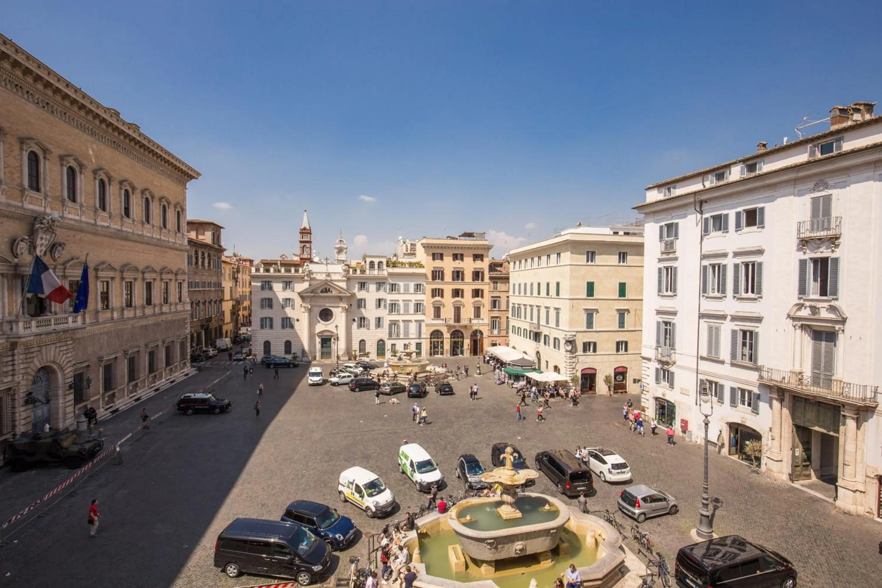 Piazza Farnese exclusive view 2 bedroom en suite