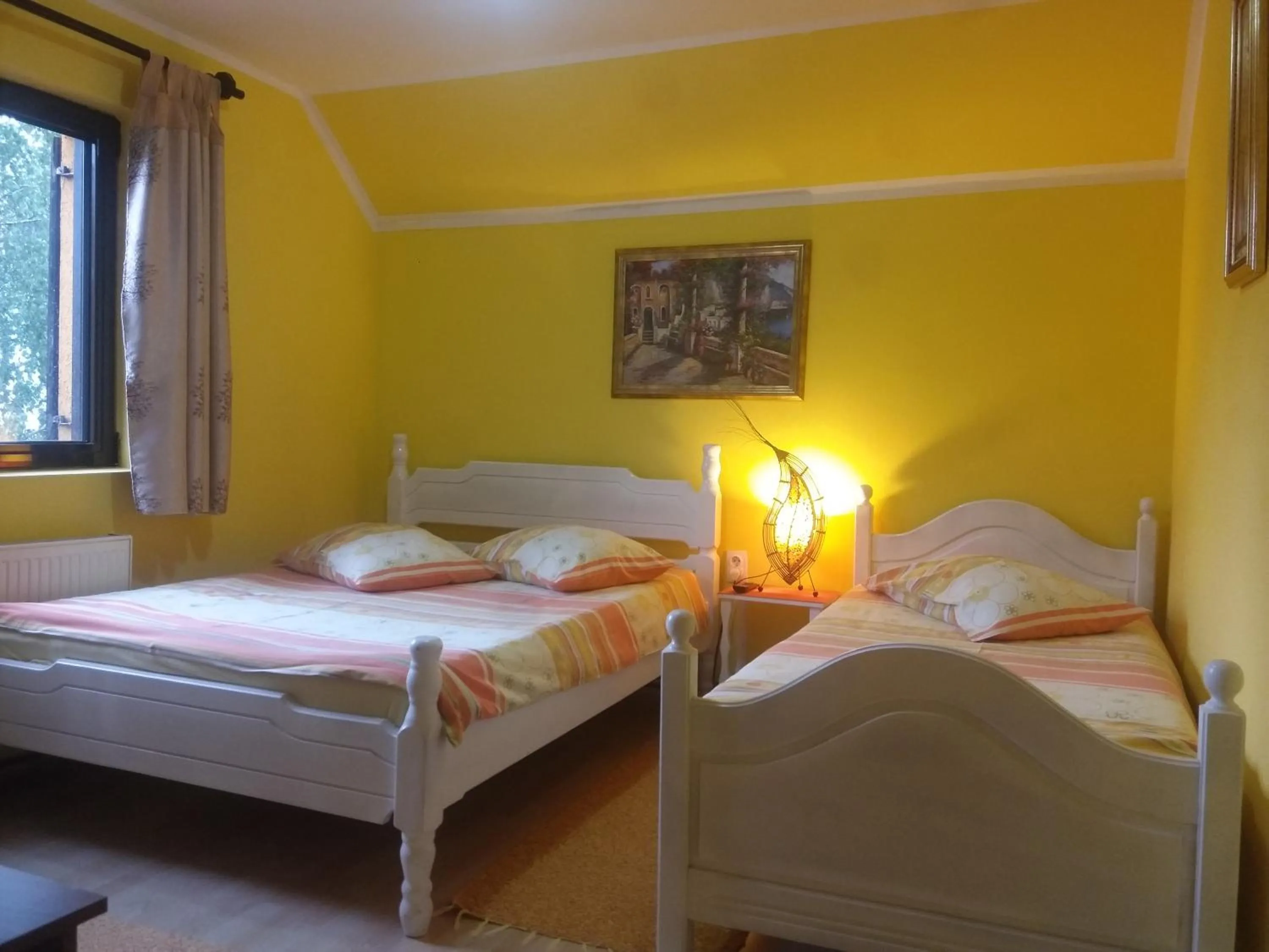 Bed in Apartments Milena Zlatibor - Dvorište & Parking