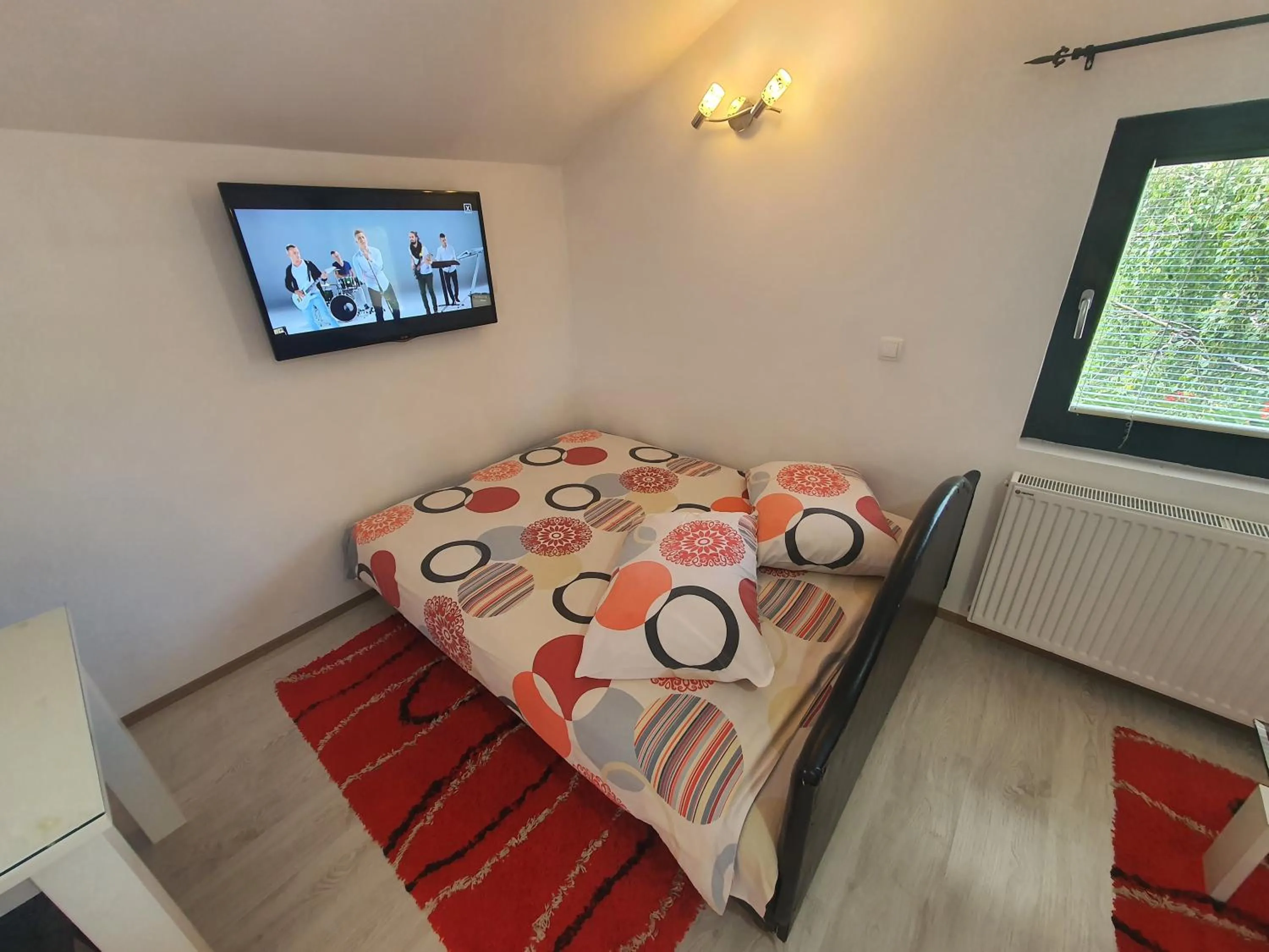 Bed in Apartments Milena Zlatibor - Dvorište & Parking