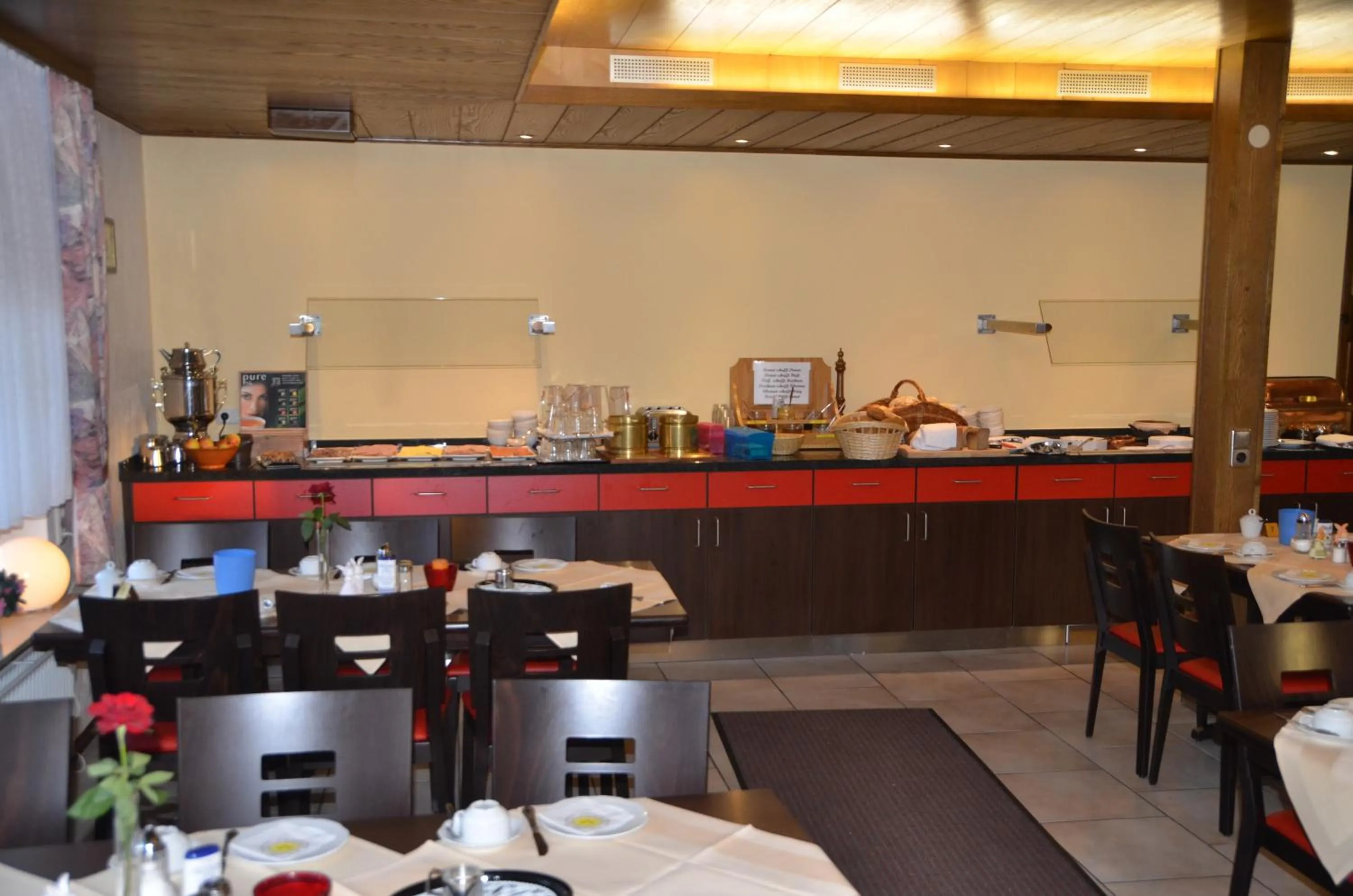 Restaurant/places to eat in Hotel Sassor