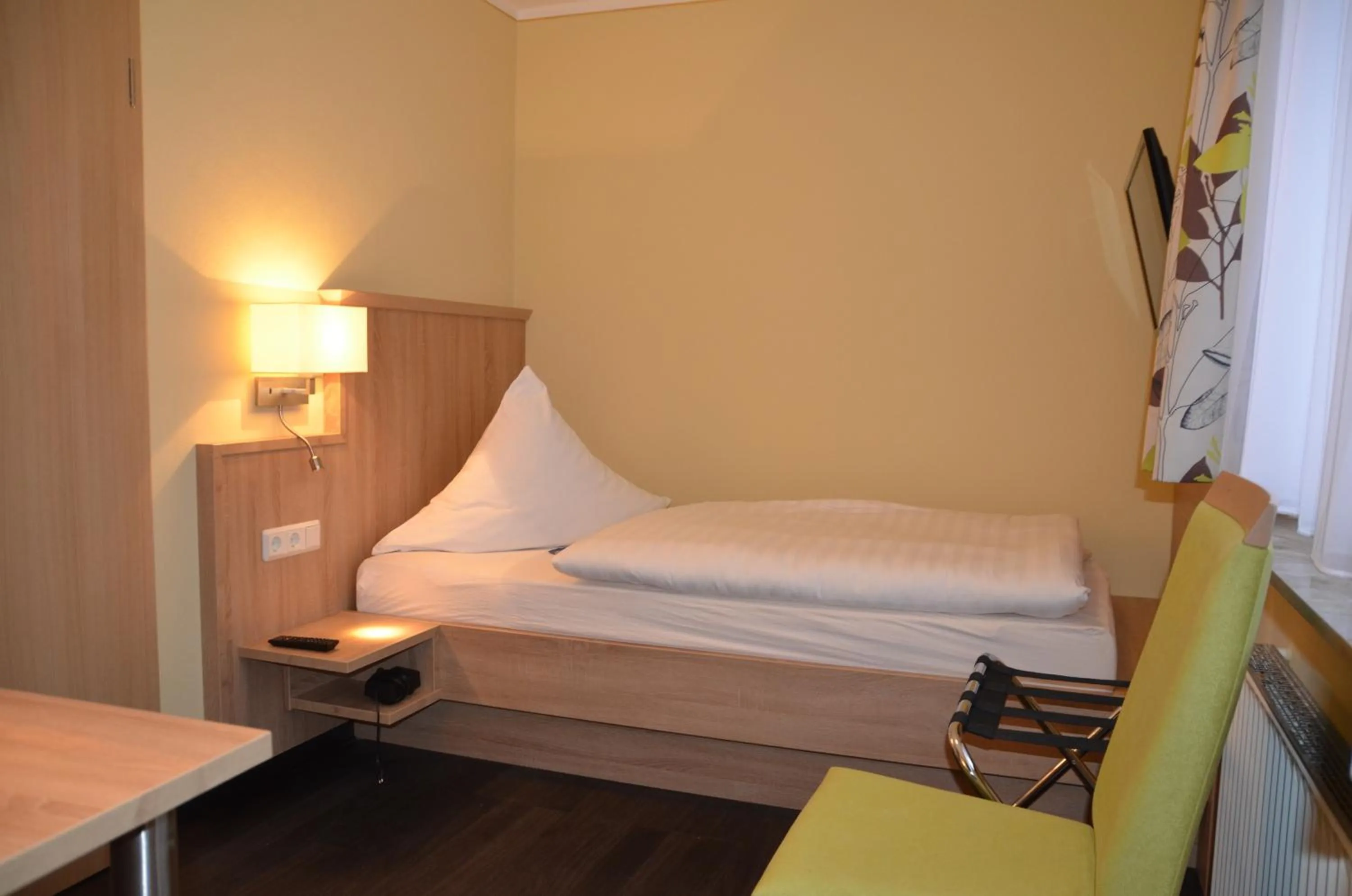 Photo of the whole room, Bed in Hotel Sassor