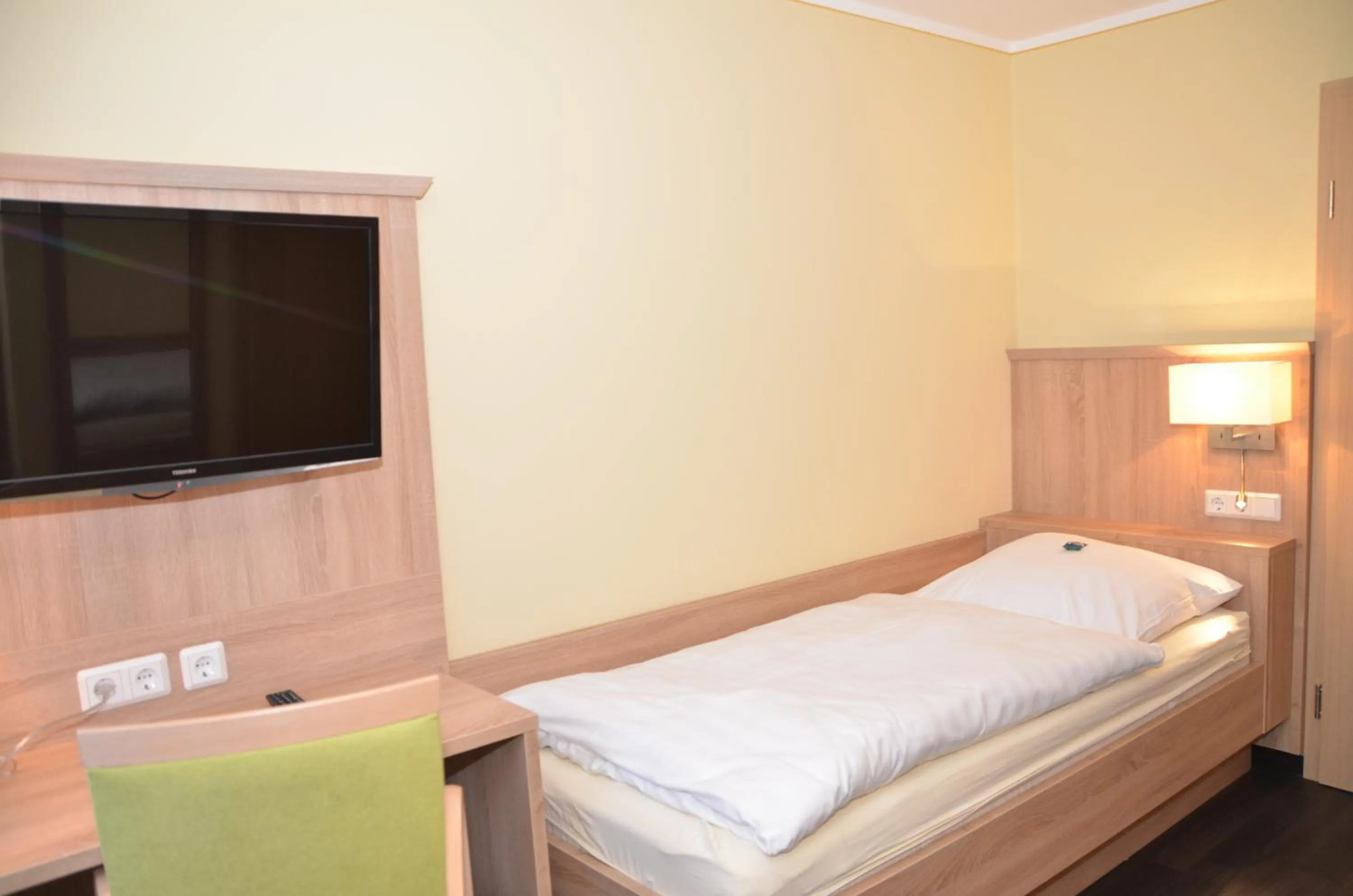 Photo of the whole room, Bed in Hotel Sassor