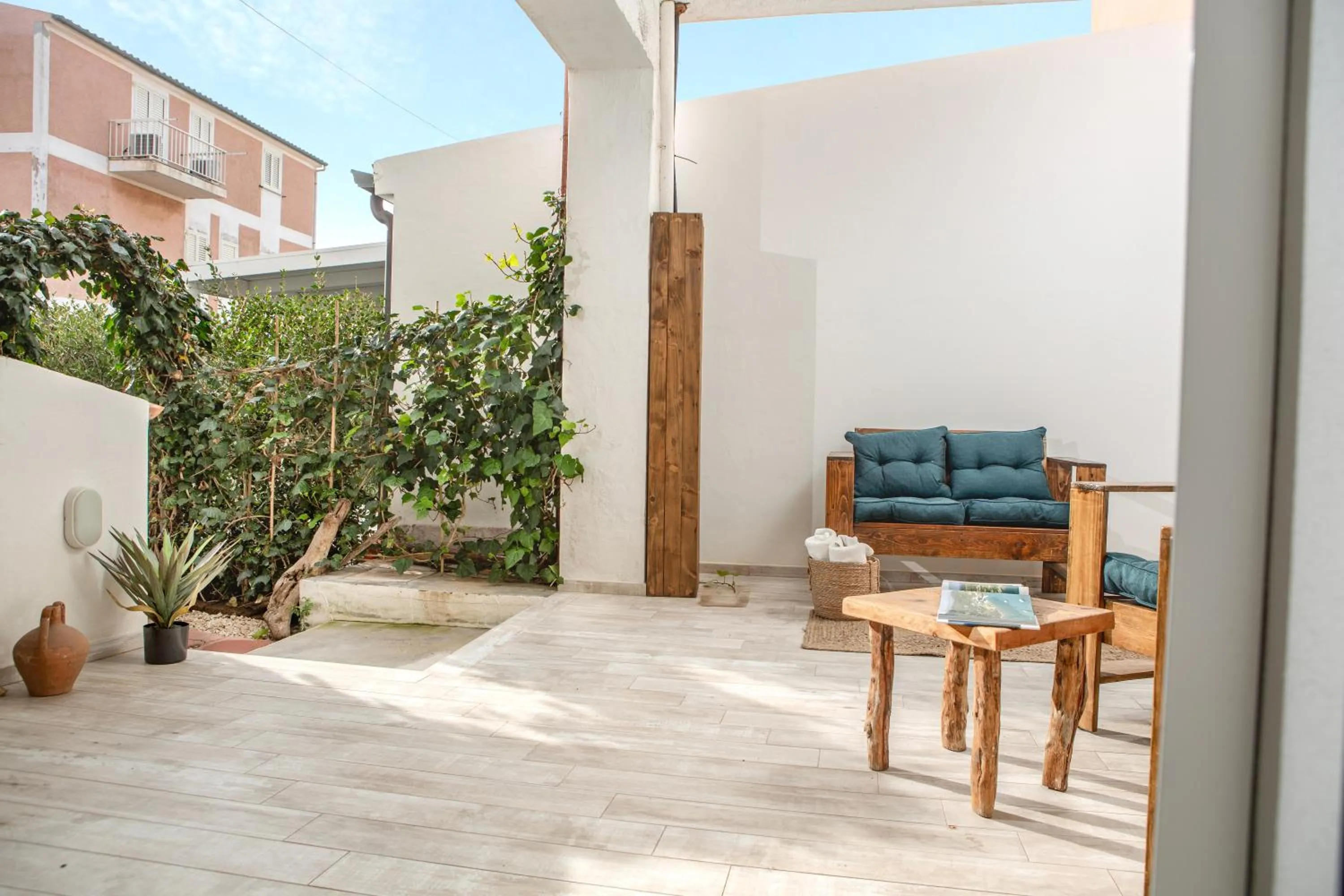 Garden in B&B Les Chambres Rooms & Suite