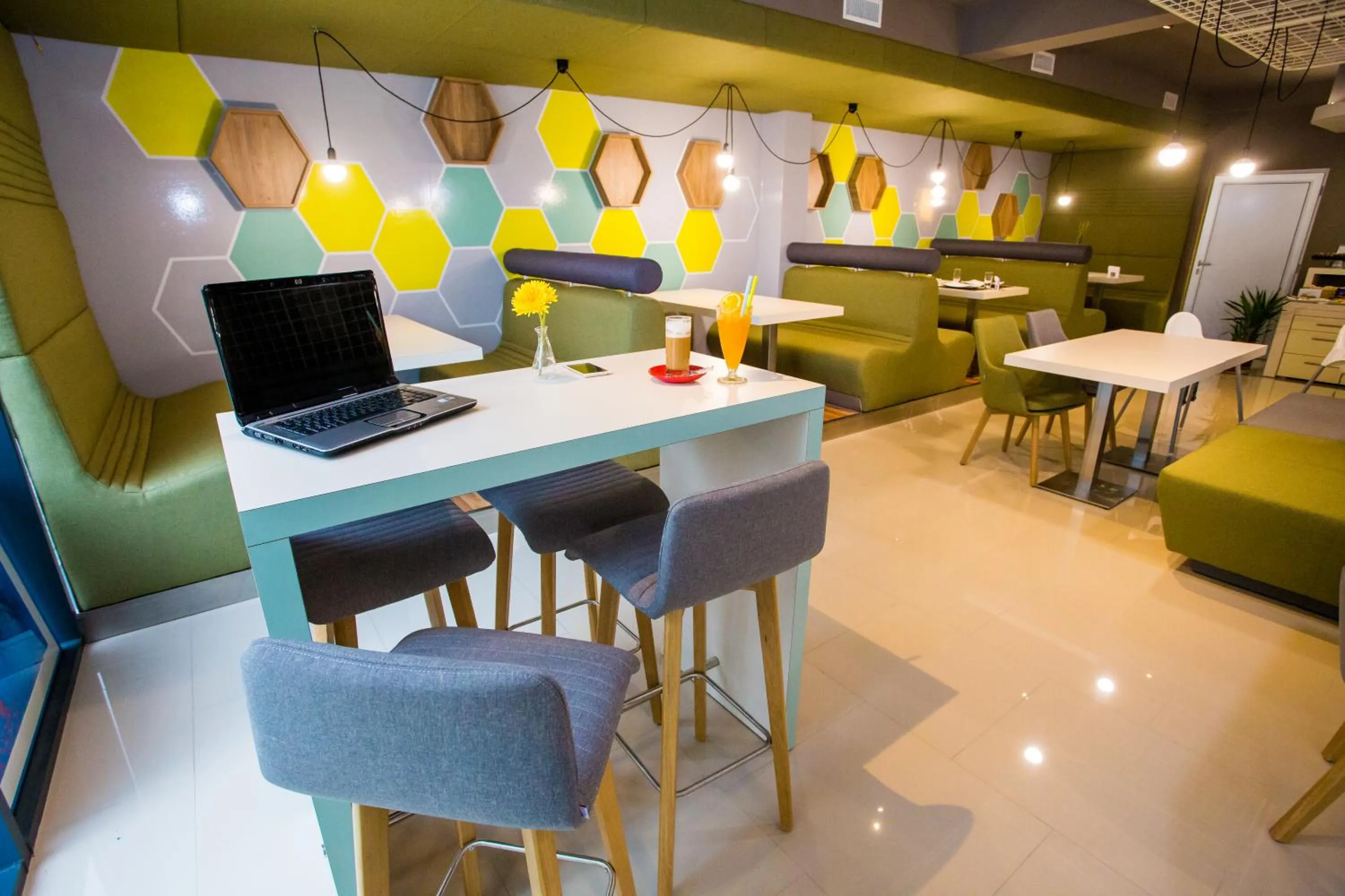 Lounge or bar in Swiss Plus Hotel