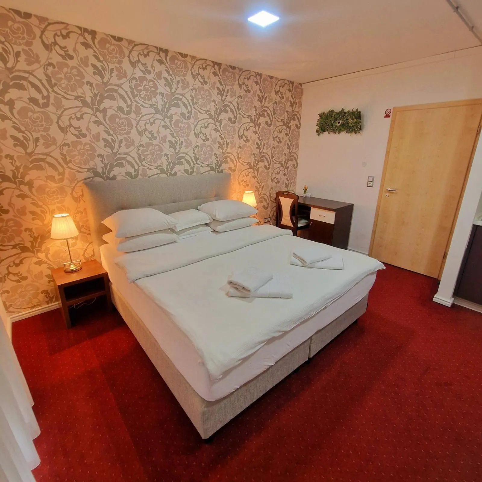 Bedroom, Bed in Swiss Plus Hotel