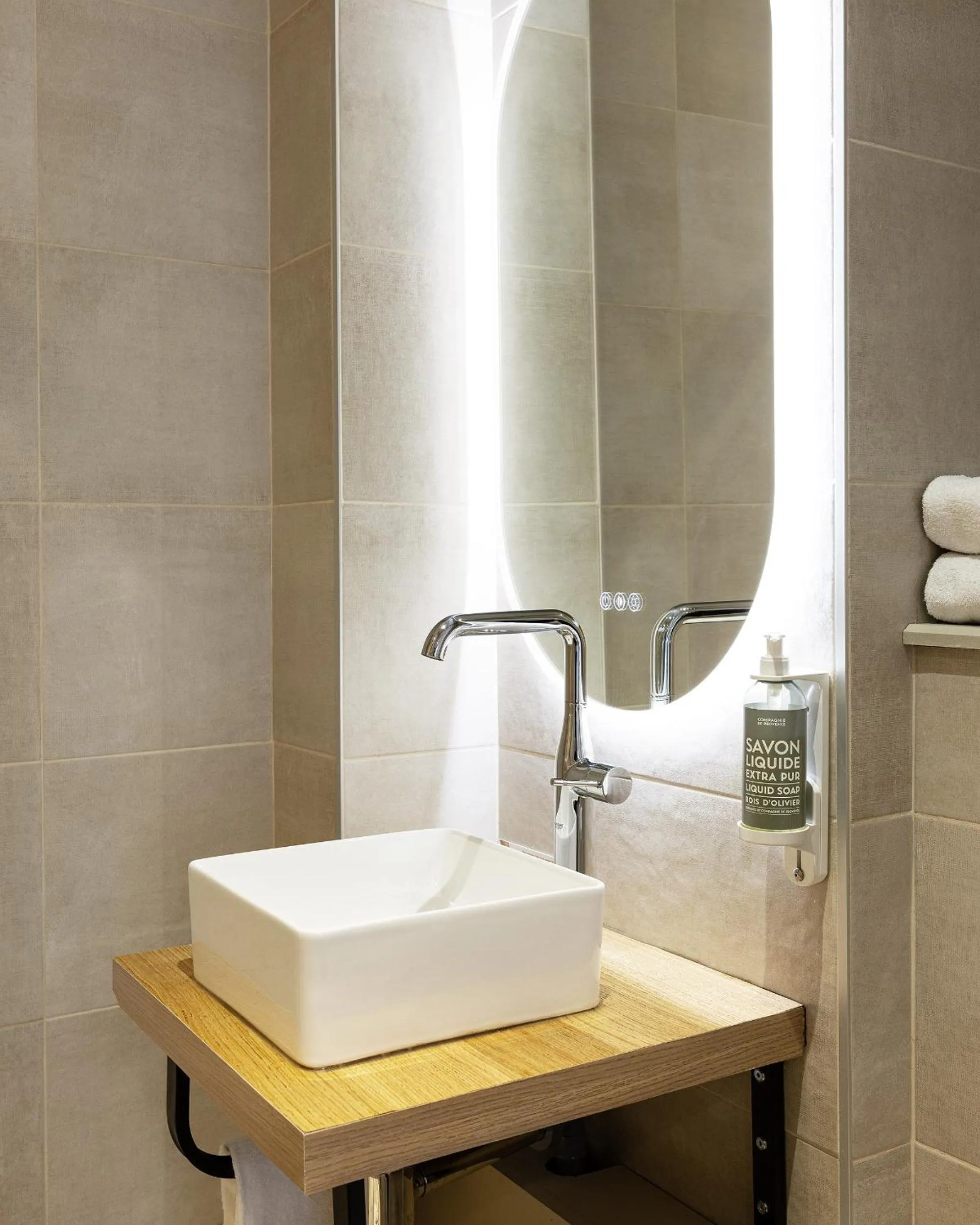 Shower in Grand Hôtel Lille