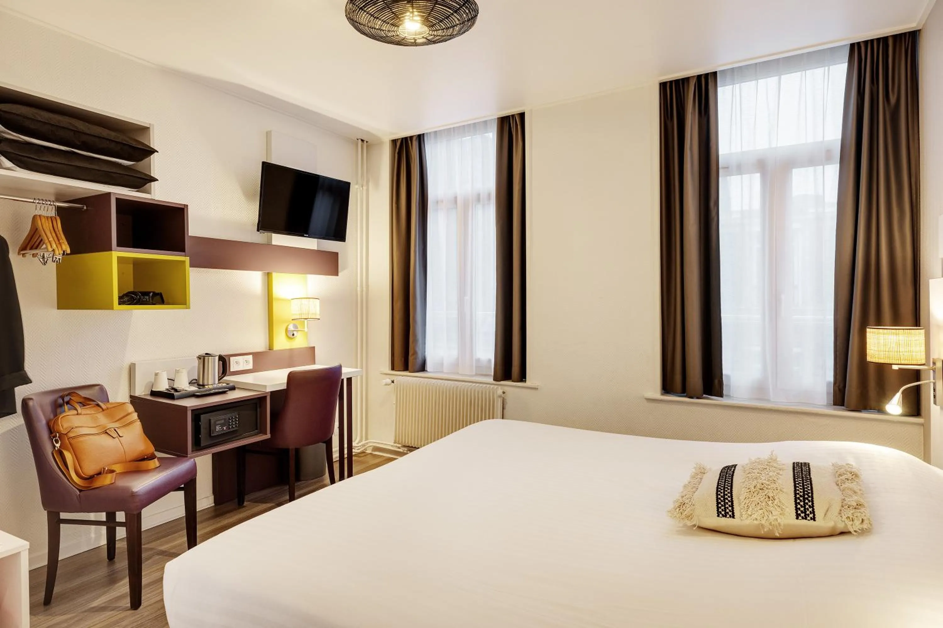 TV and multimedia, Bed in Grand Hôtel Lille