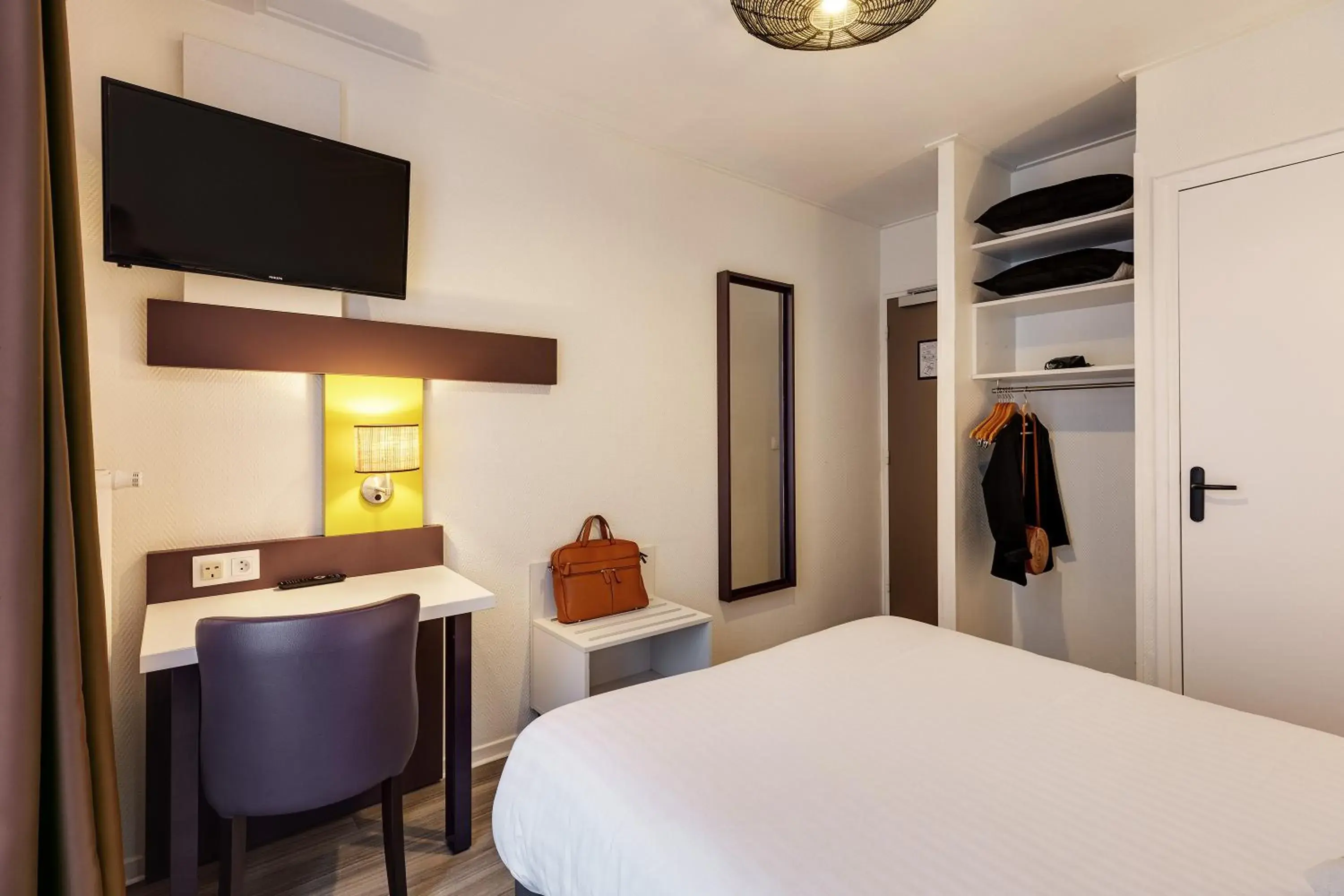 Property building, Bed in Grand Hôtel Lille Property building, Bed in Grand Hôtel Lille