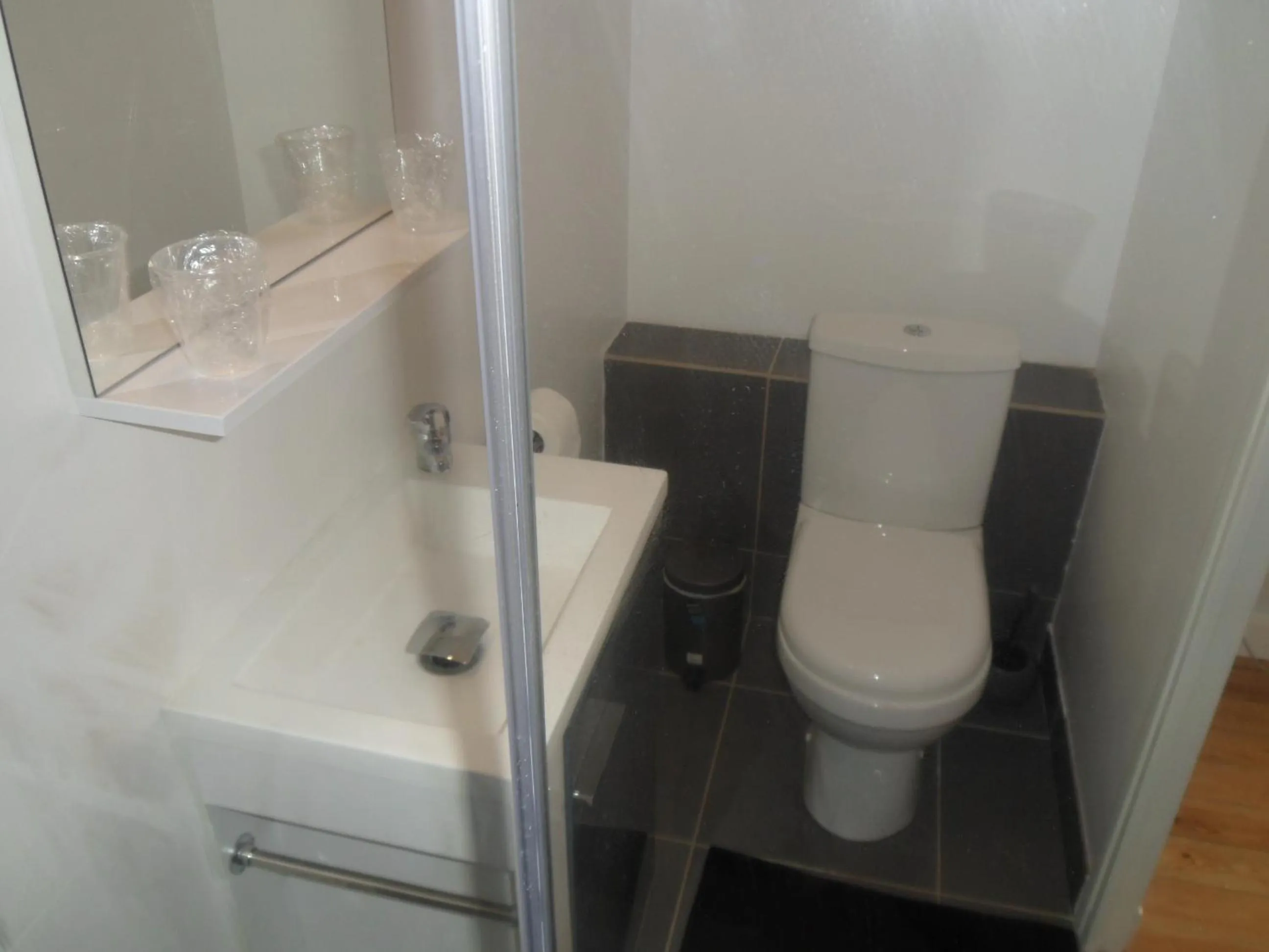 Bathroom in Riverside Bed and Breakfast