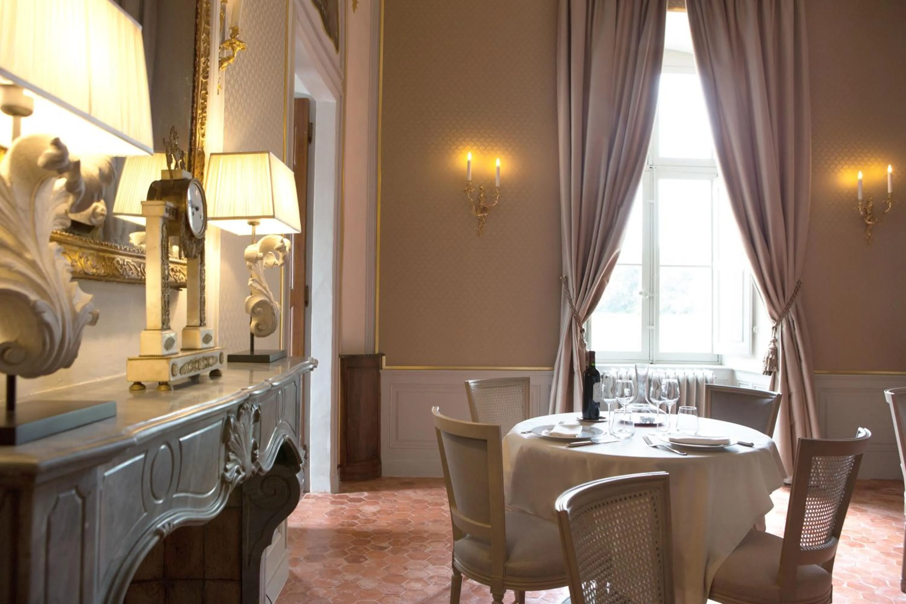 Communal lounge/ TV room in Château de Fonscolombe