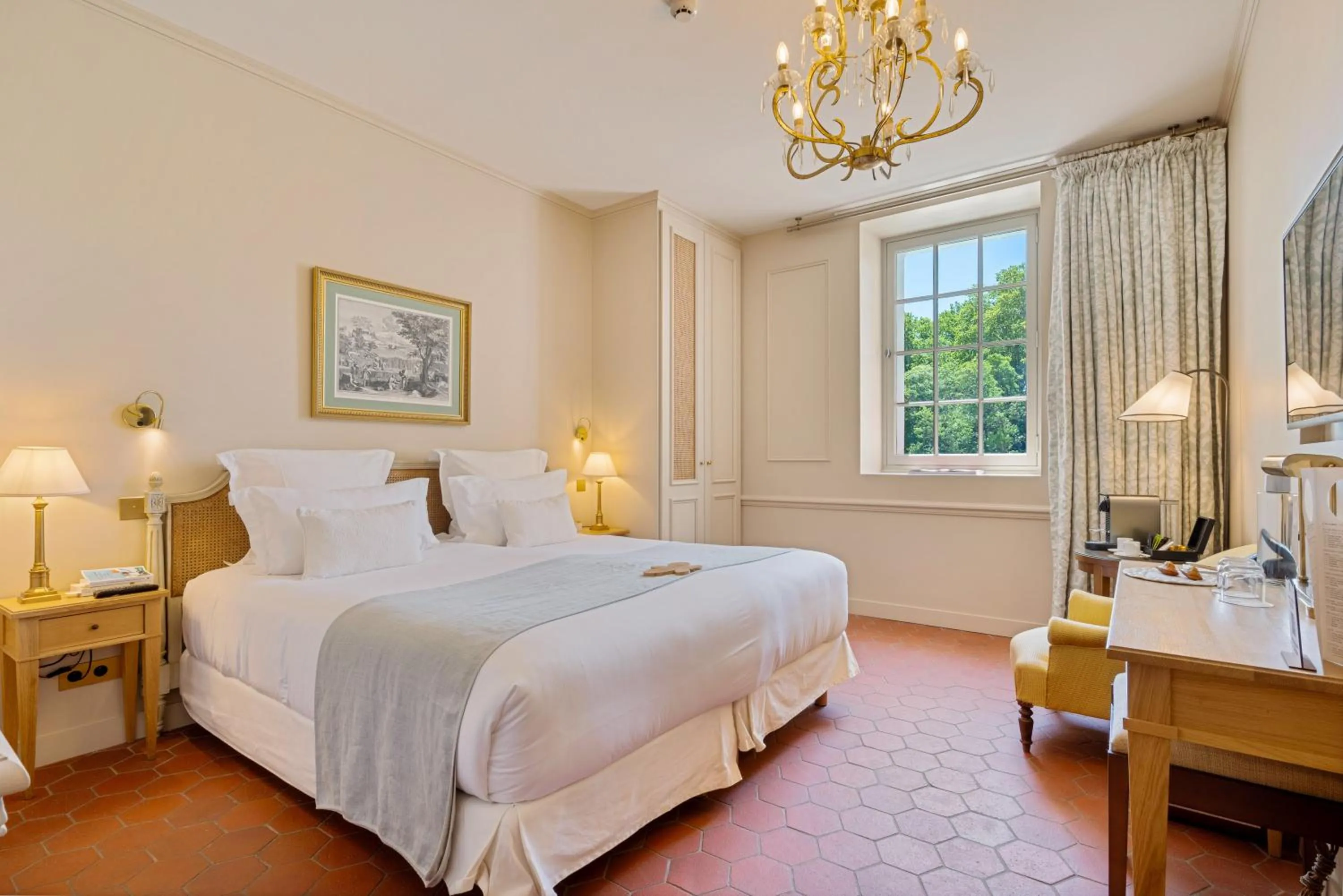 Bedroom, Bed in Château de Fonscolombe