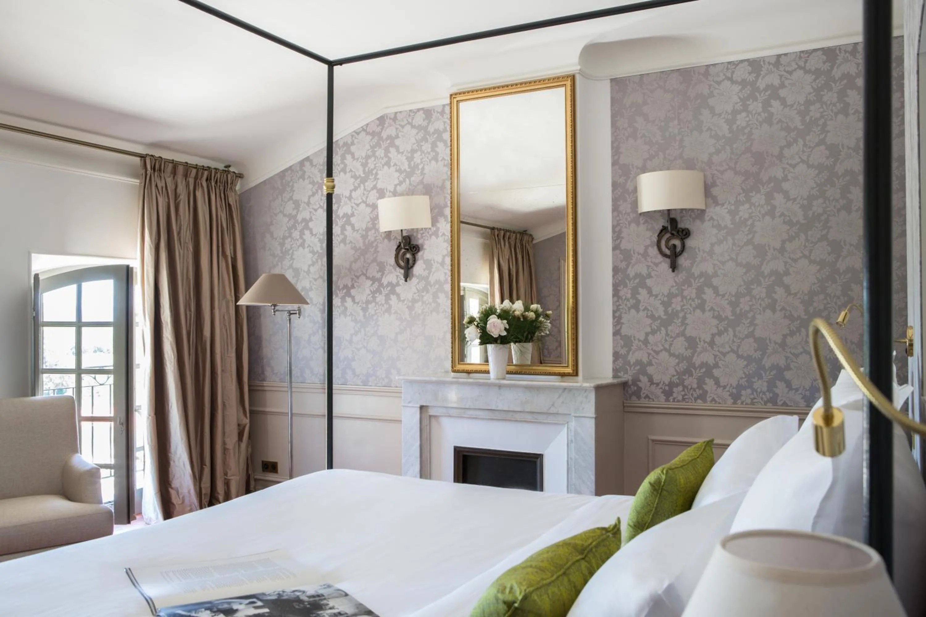 Bed in Château de Fonscolombe