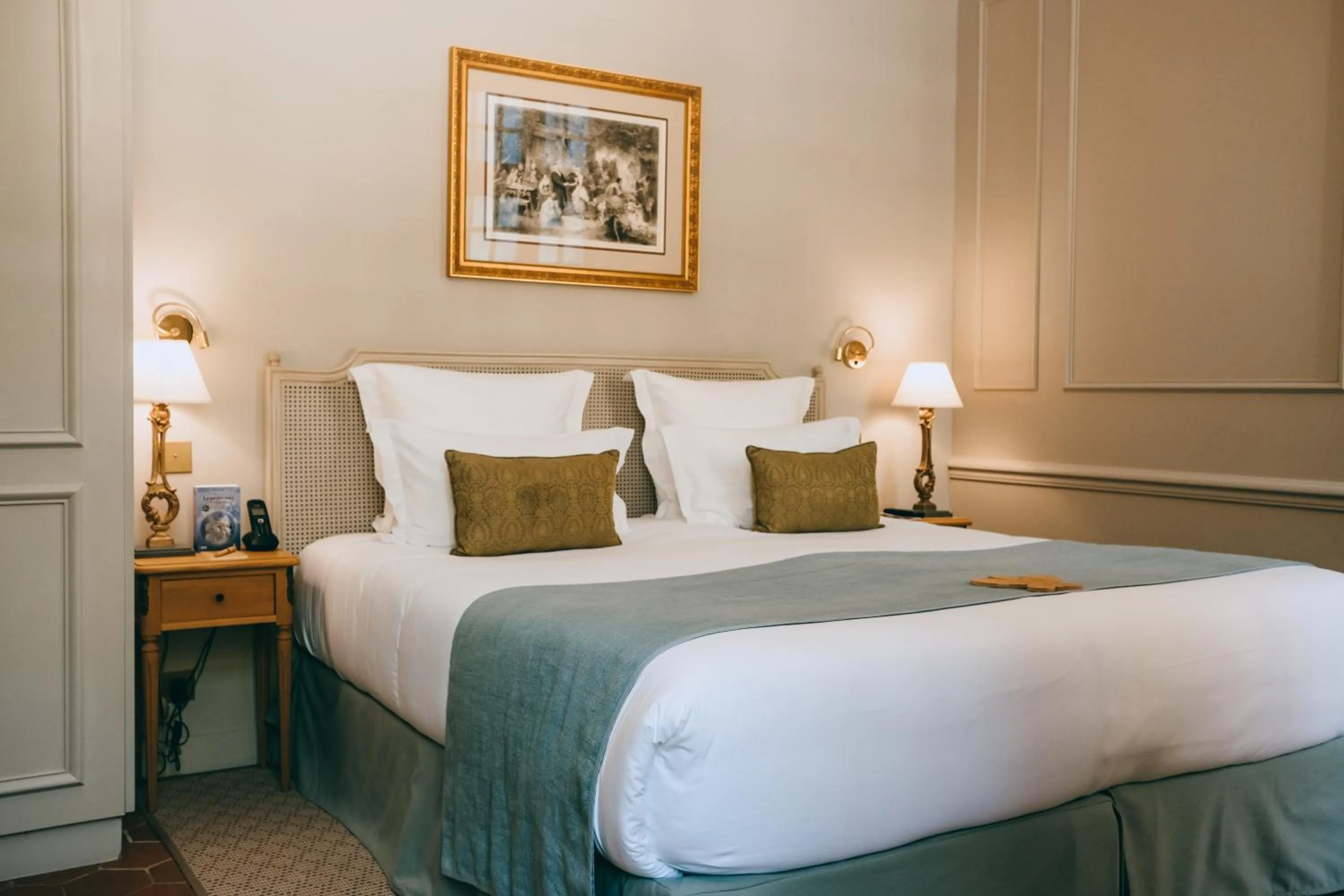 Bed in Château de Fonscolombe