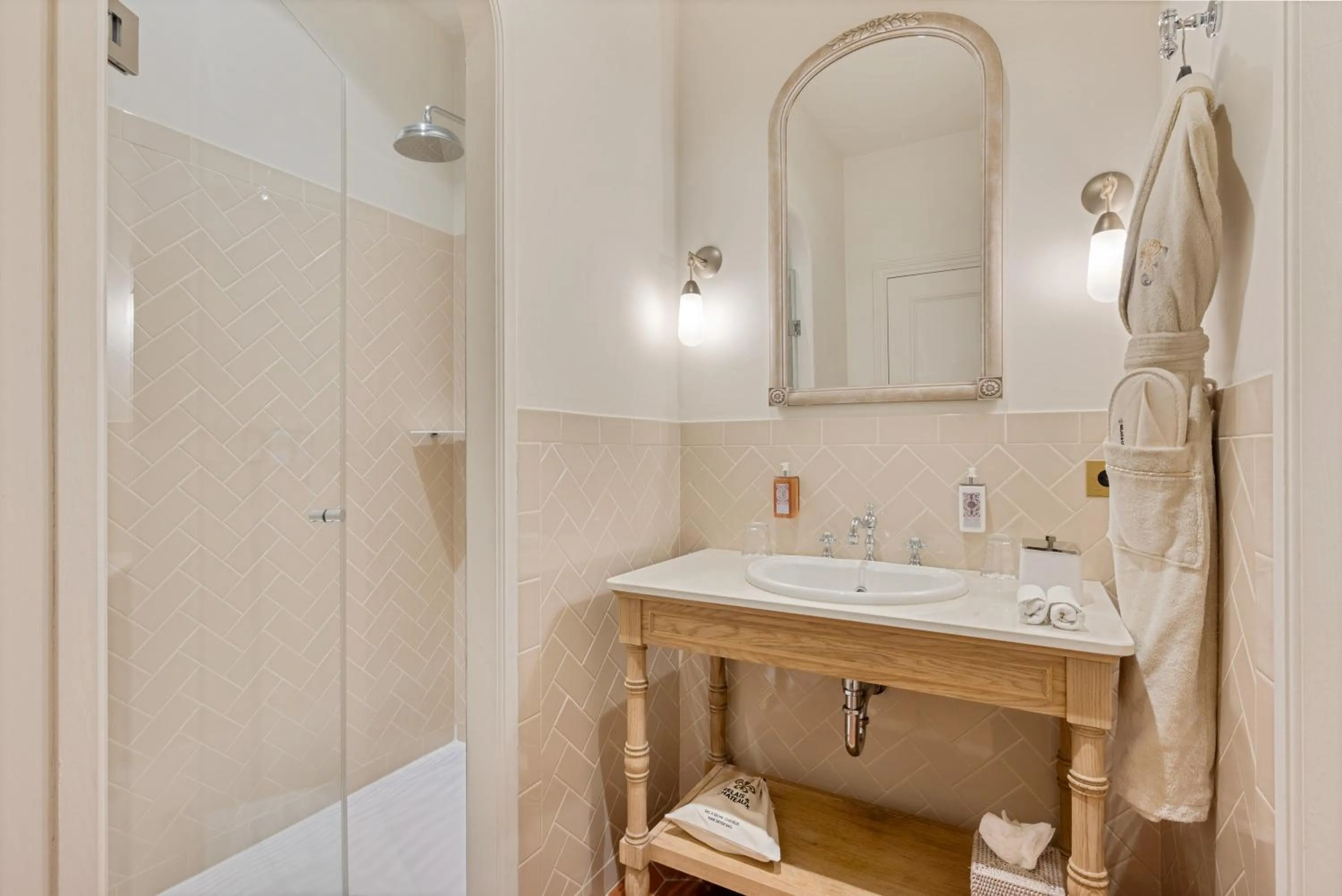 Shower in Château de Fonscolombe