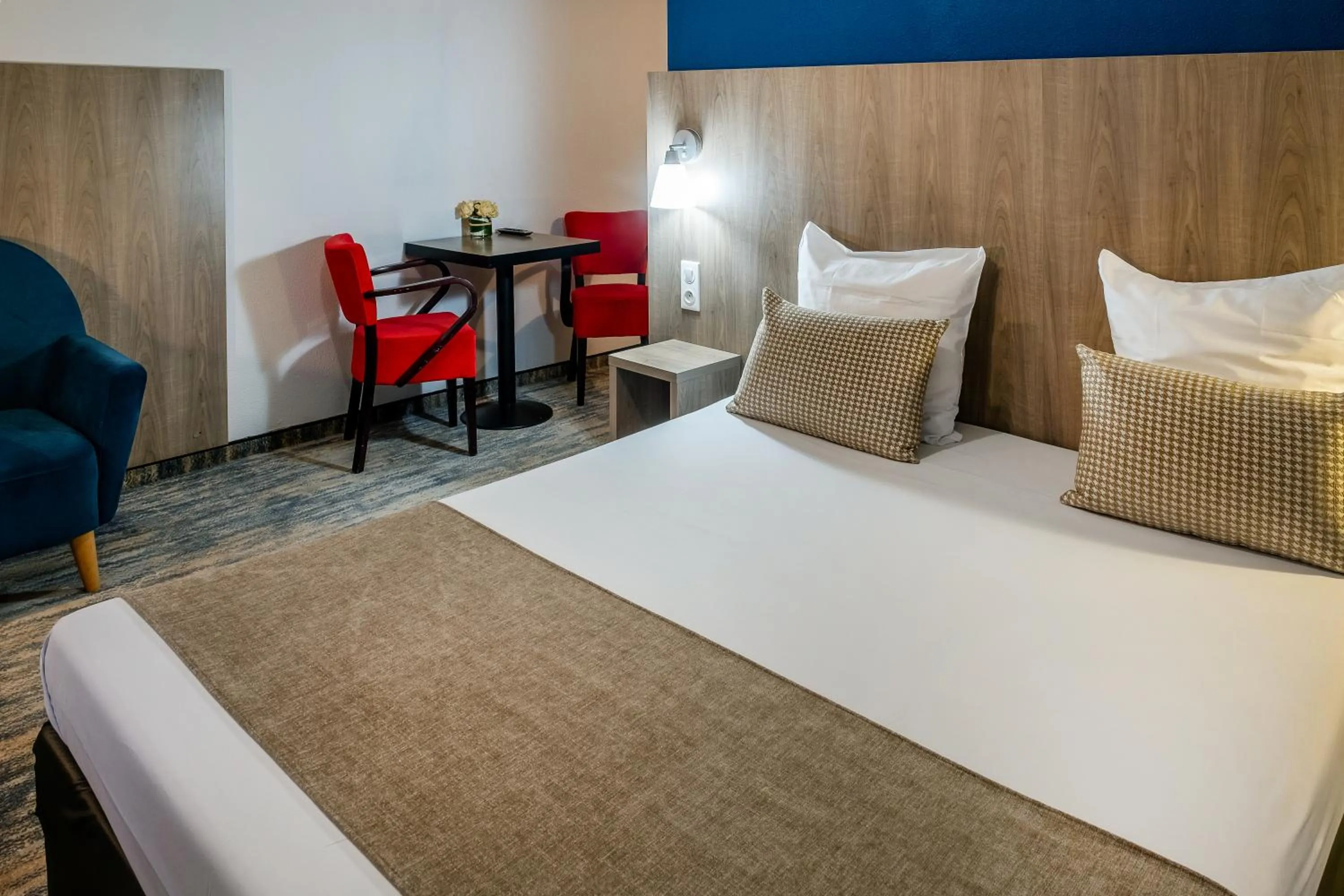 Coffee/tea facilities, Bed in Hôtel Panorama