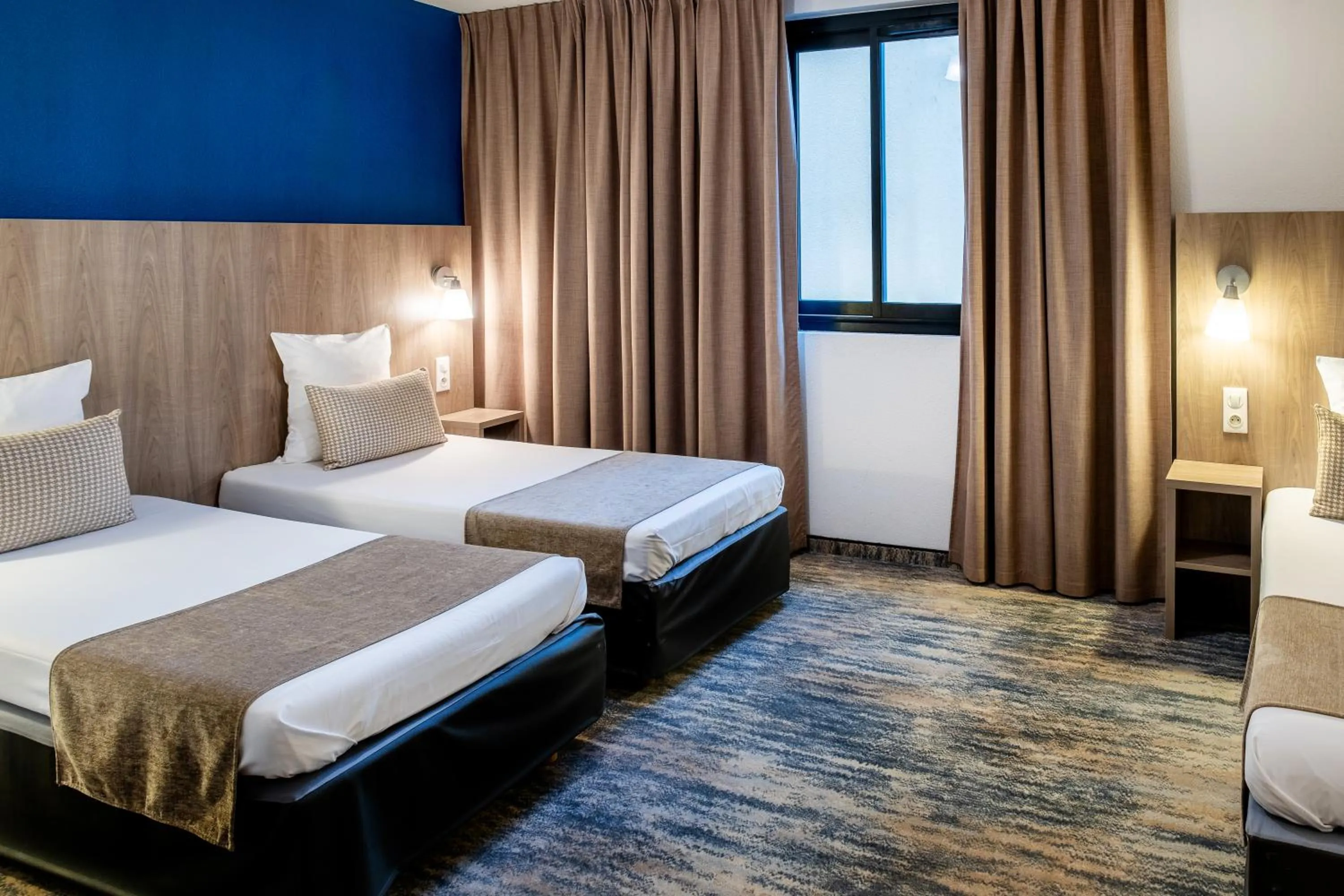 Coffee/tea facilities, Bed in Hôtel Panorama