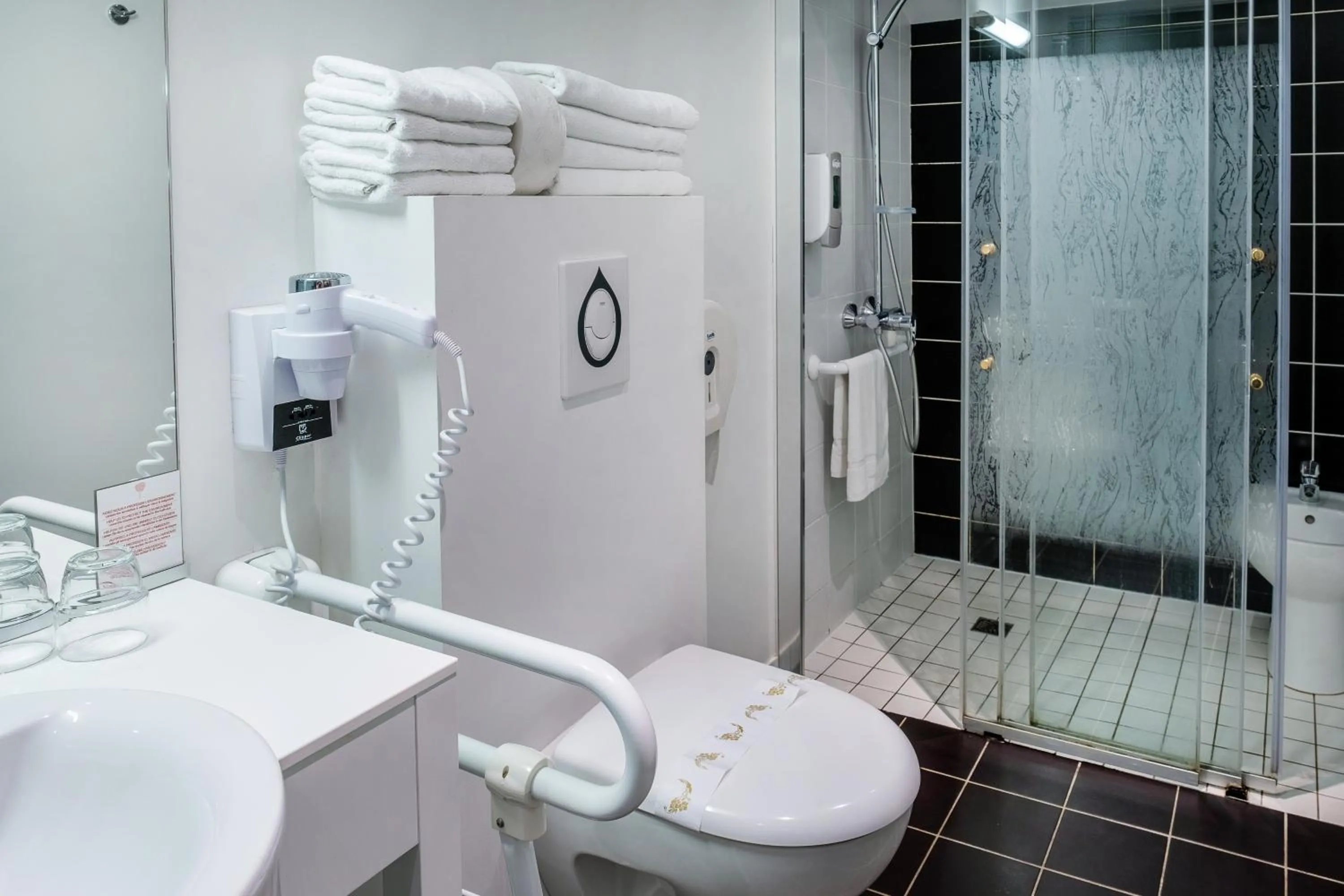 Bathroom in Hôtel Panorama