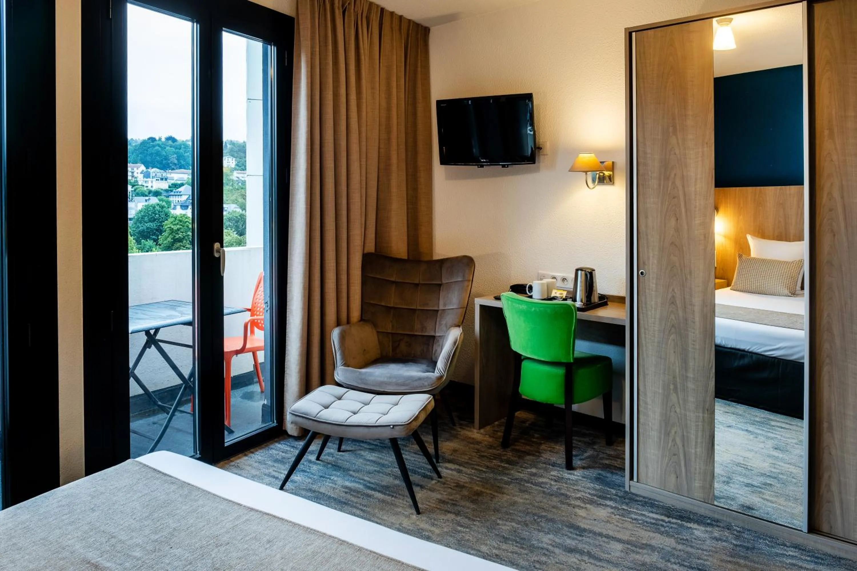 Coffee/tea facilities, Bed in Hôtel Panorama