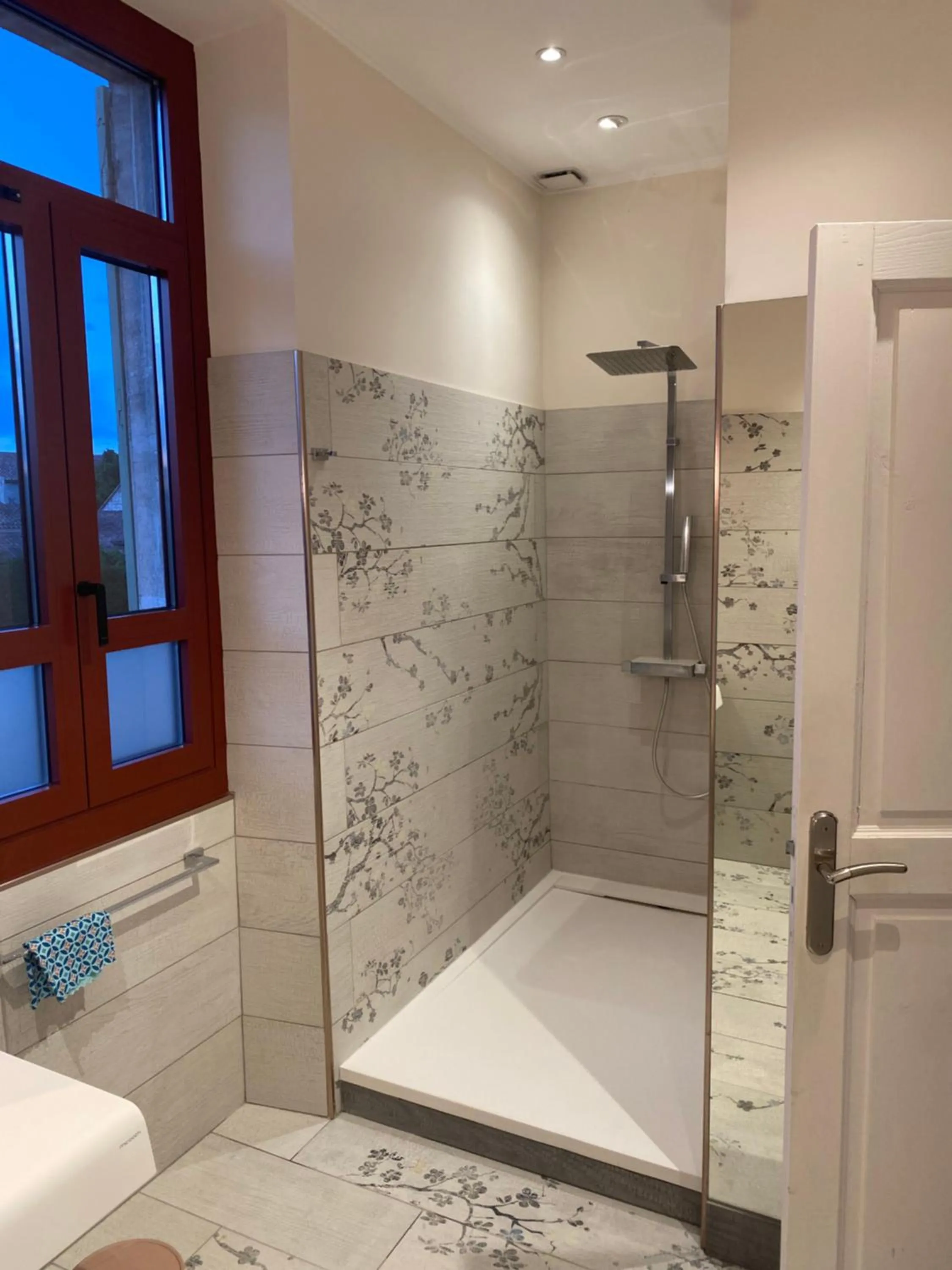 Shower in Le Mas Ferrand