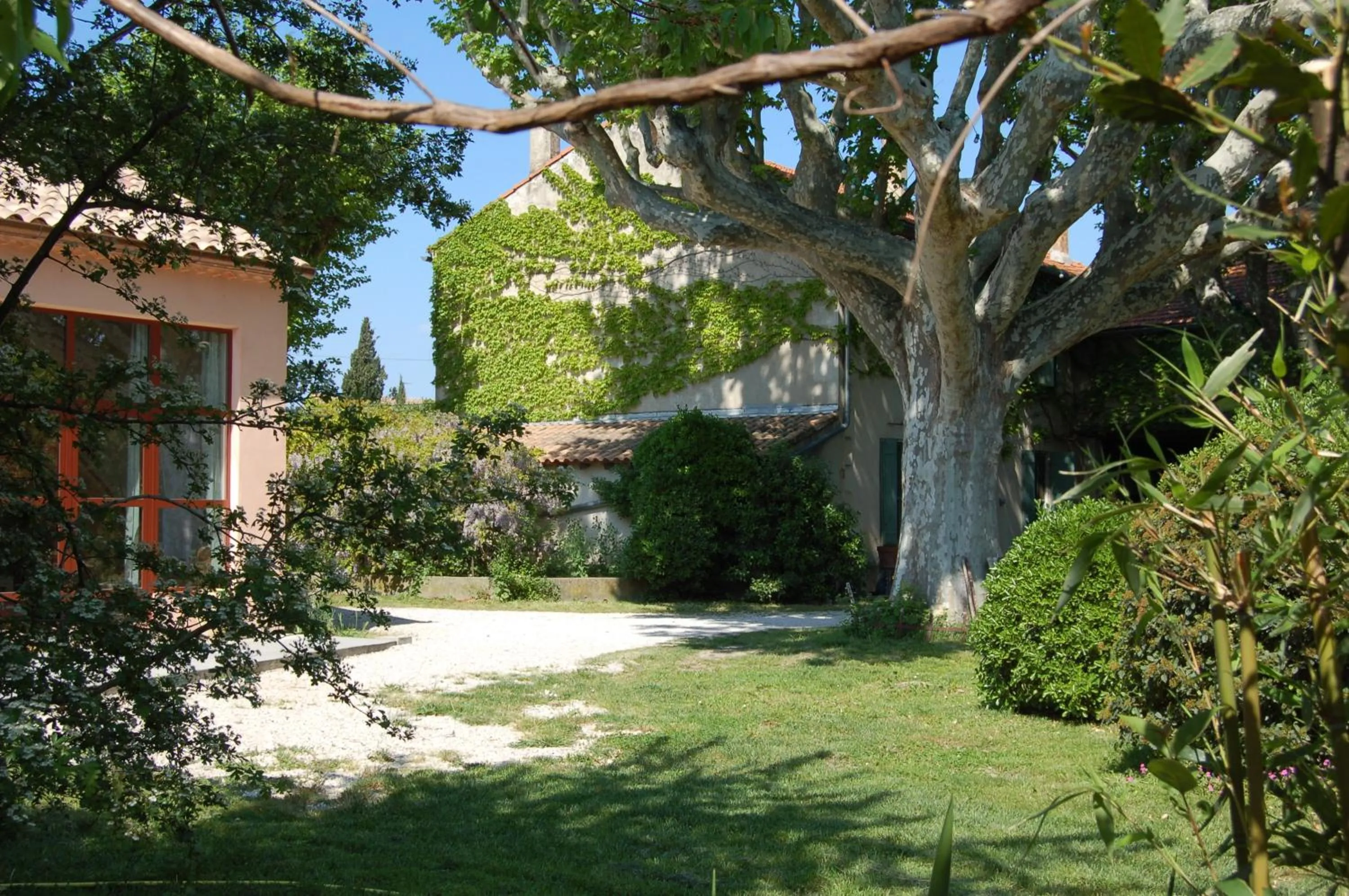 Facade/entrance in Le Mas Ferrand