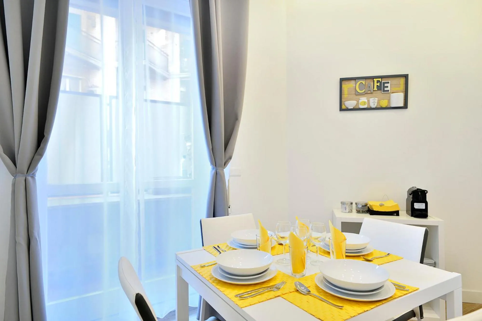 New Romantic Trastevere Apartment