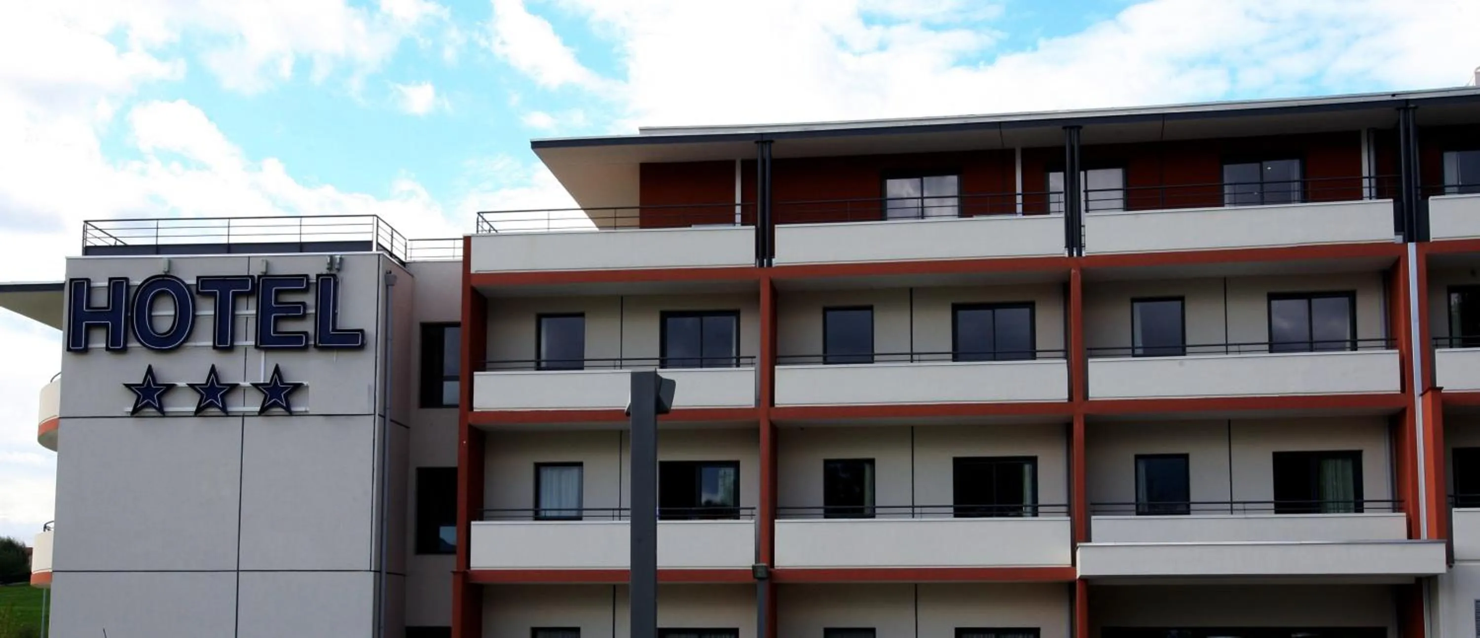 Facade/entrance in Hôtel Le Palladior Voiron