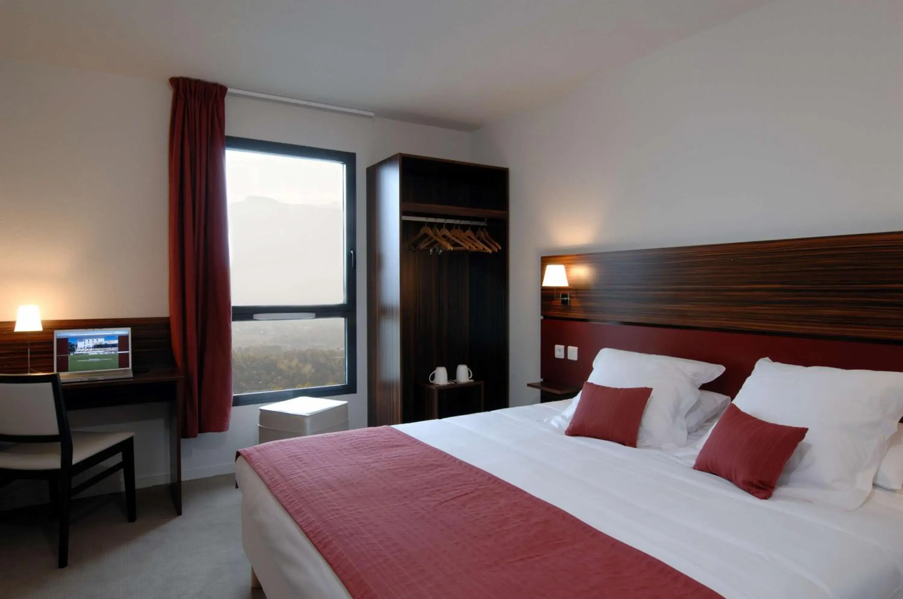 Standard Double Room in Hôtel Le Palladior Voiron Standard Double Room in Hôtel Le Palladior Voiron