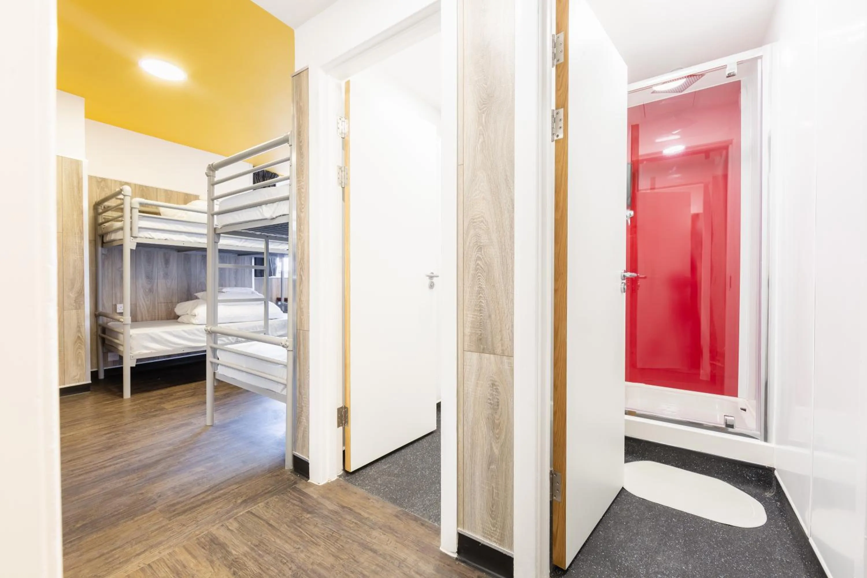 Bathroom, Bunk Bed in Euro Hostel Glasgow