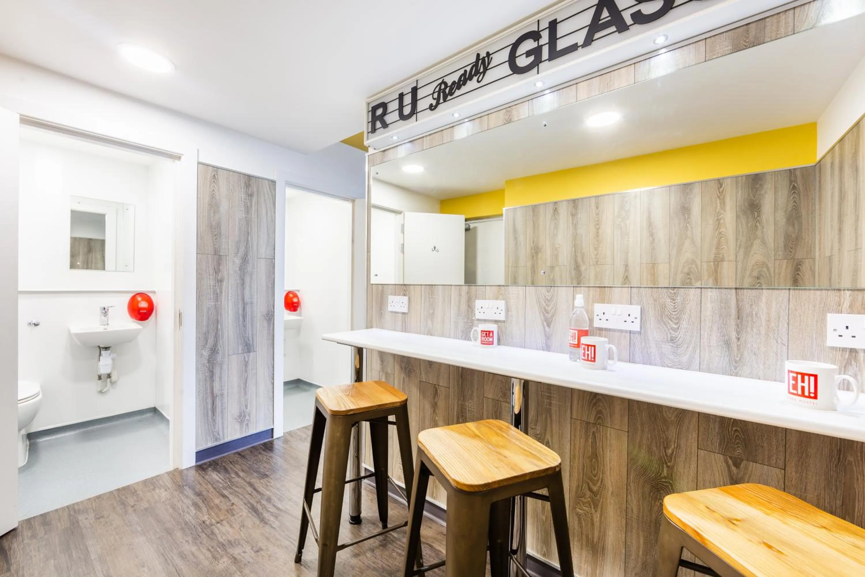 Bathroom, Kitchen/Kitchenette in Euro Hostel Glasgow