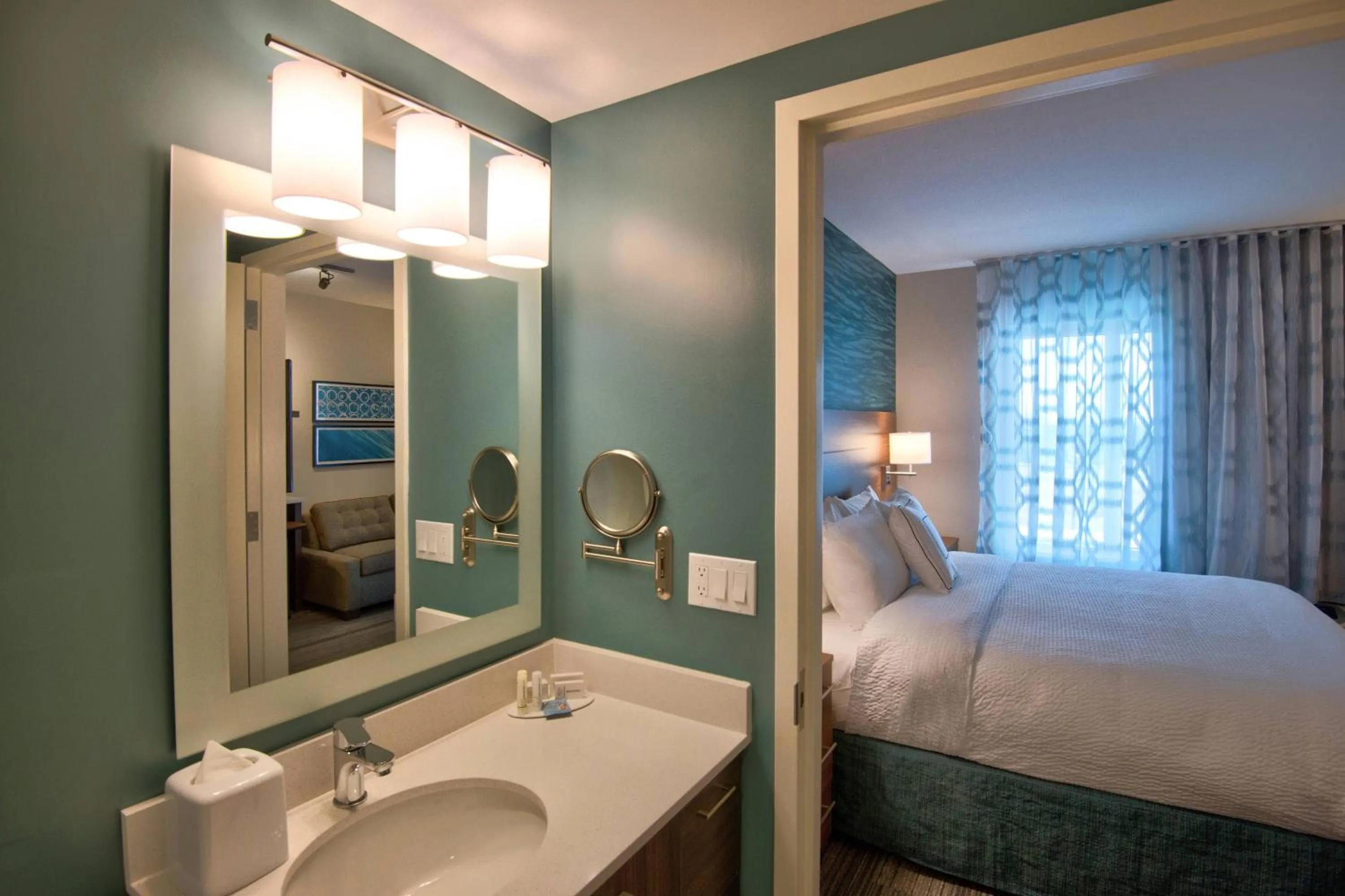 Bathroom, Bed in TownePlace Suites by Marriott Miami Airport
