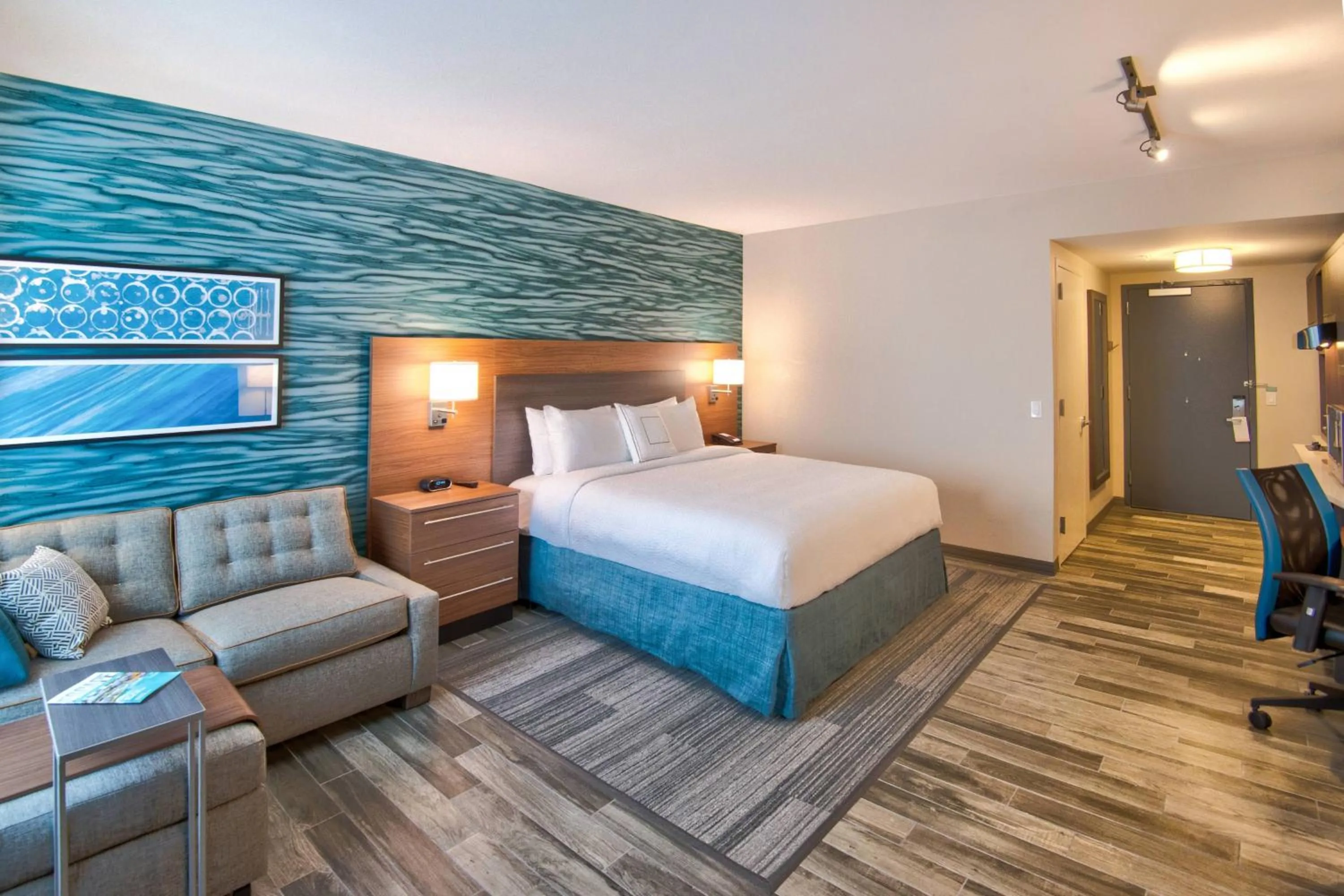 Photo of the whole room, Bed in TownePlace Suites by Marriott Miami Airport