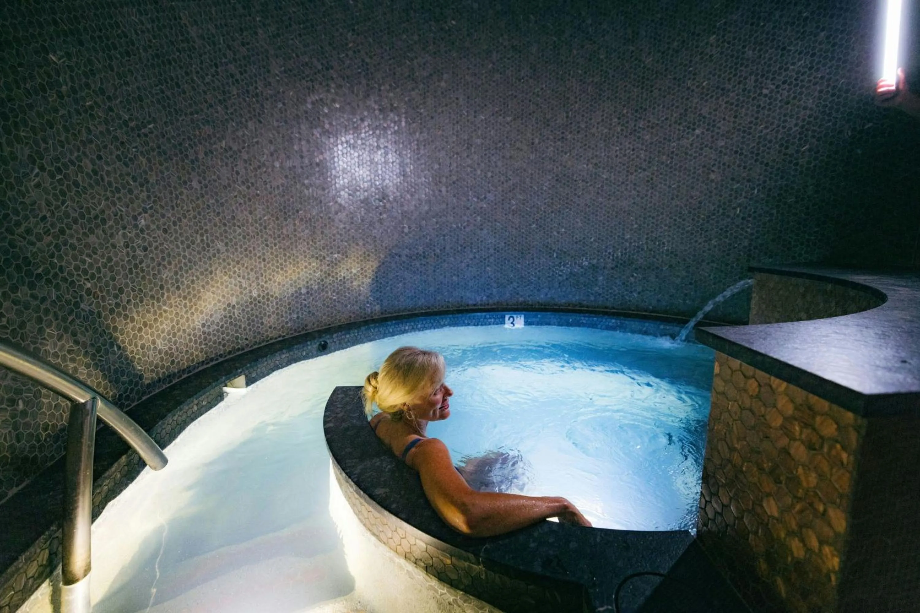 Swimming pool in The Cavalier Virginia Beach, Autograph Collection