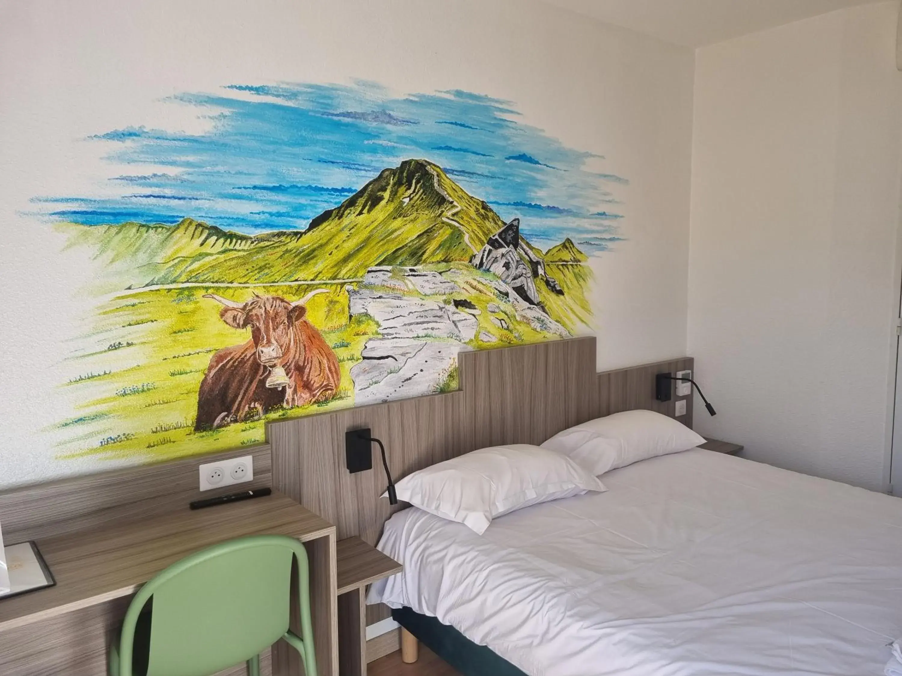 Bed in The Originals Access, Hôtel Le Lutéa Bed in The Originals Access, Hôtel Le Lutéa