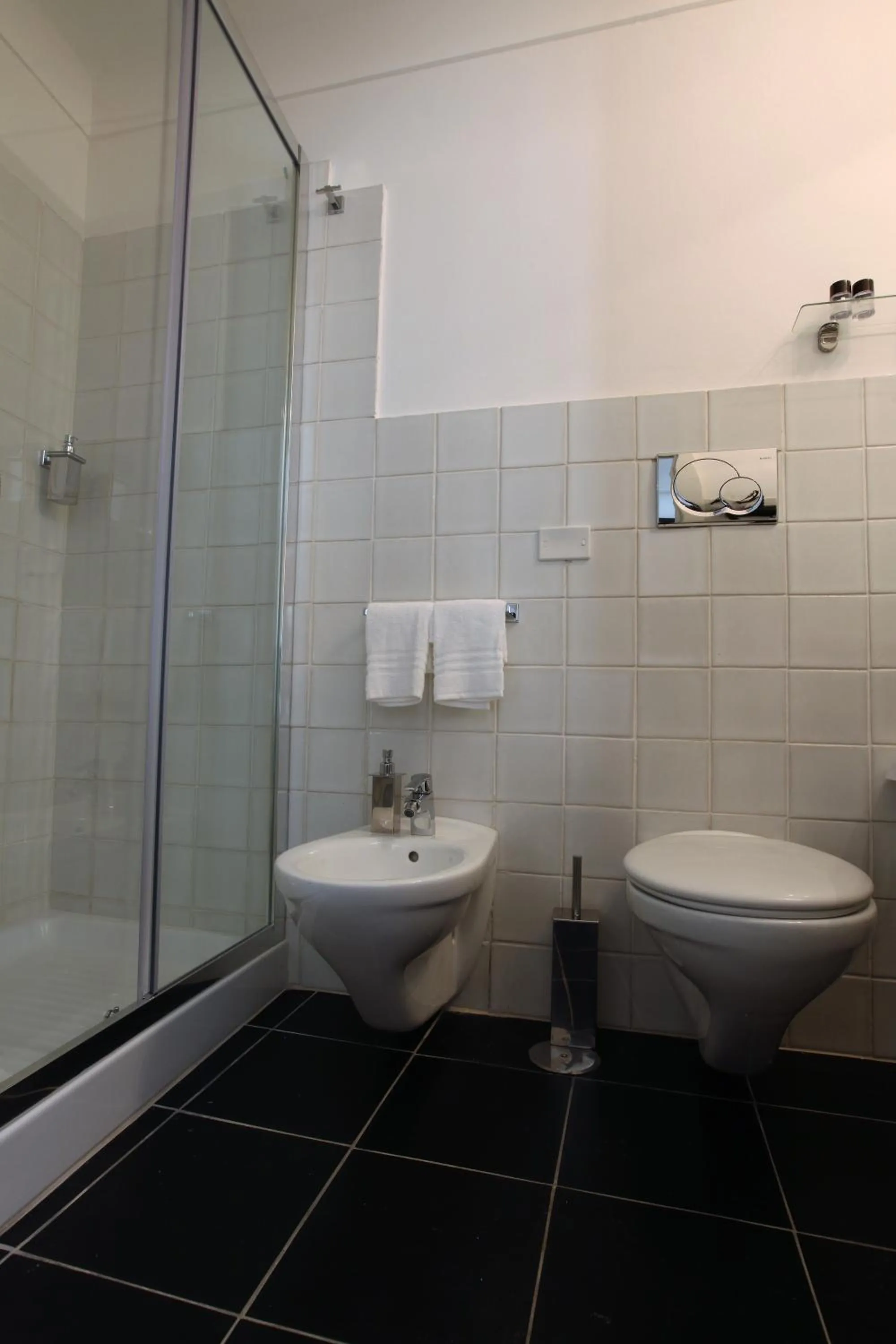 Shower in Lanterne Magiche Ortigia