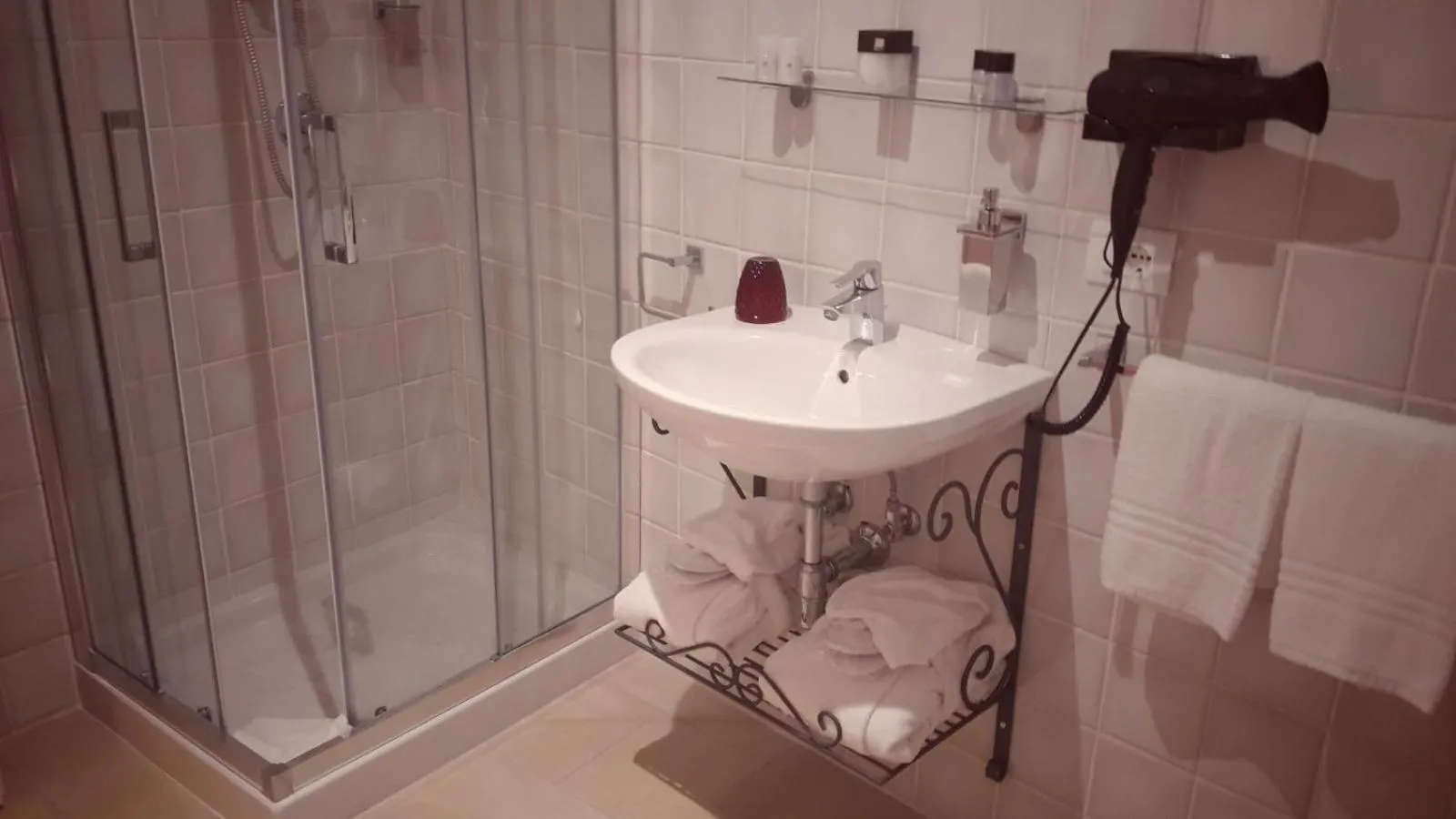 Shower in Lanterne Magiche Ortigia