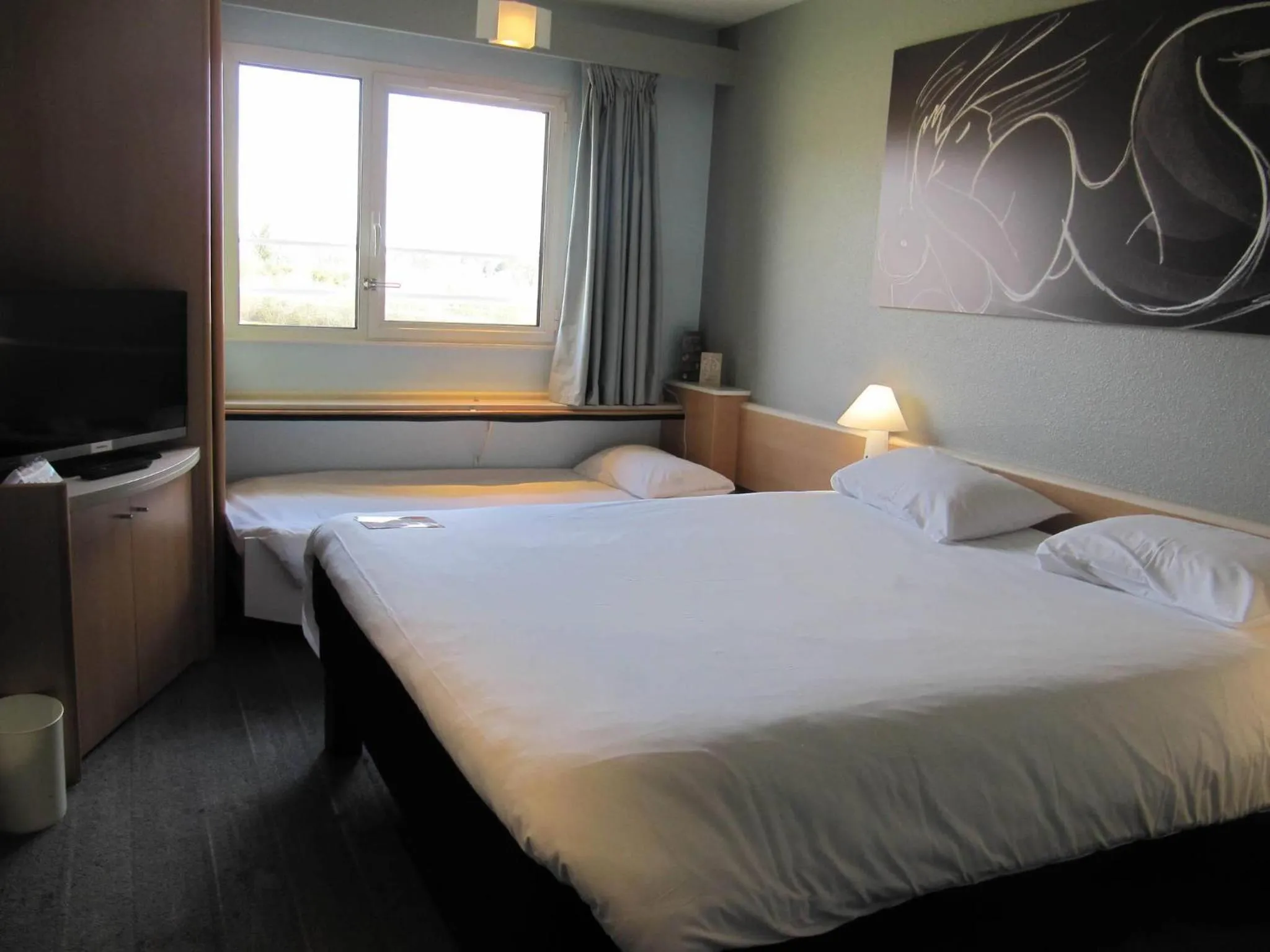Bedroom, Bed in ibis Styles Pontivy centre Bretagne
