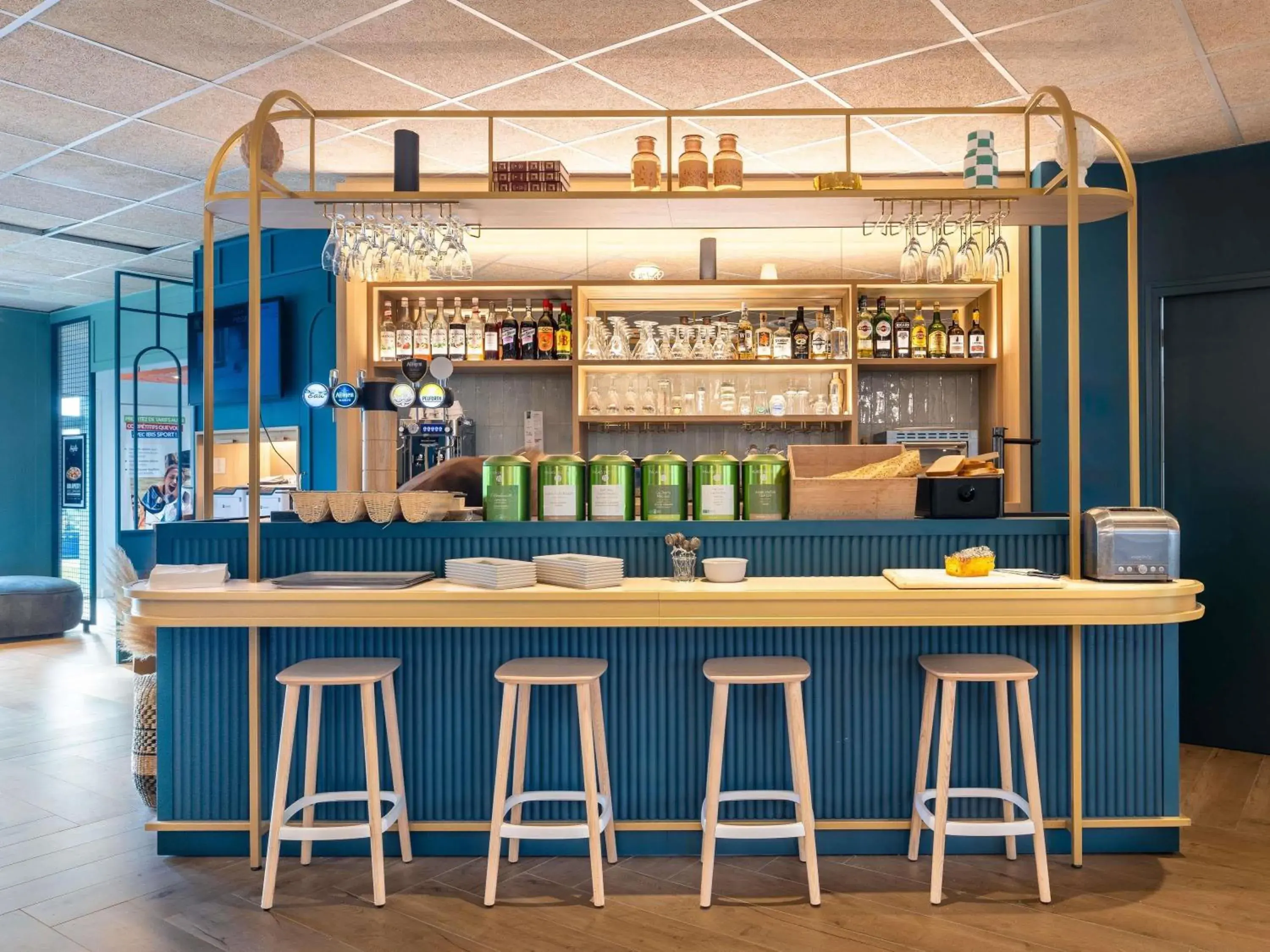 Lounge or bar in ibis Styles Pontivy centre Bretagne Lounge or bar in ibis Styles Pontivy centre Bretagne