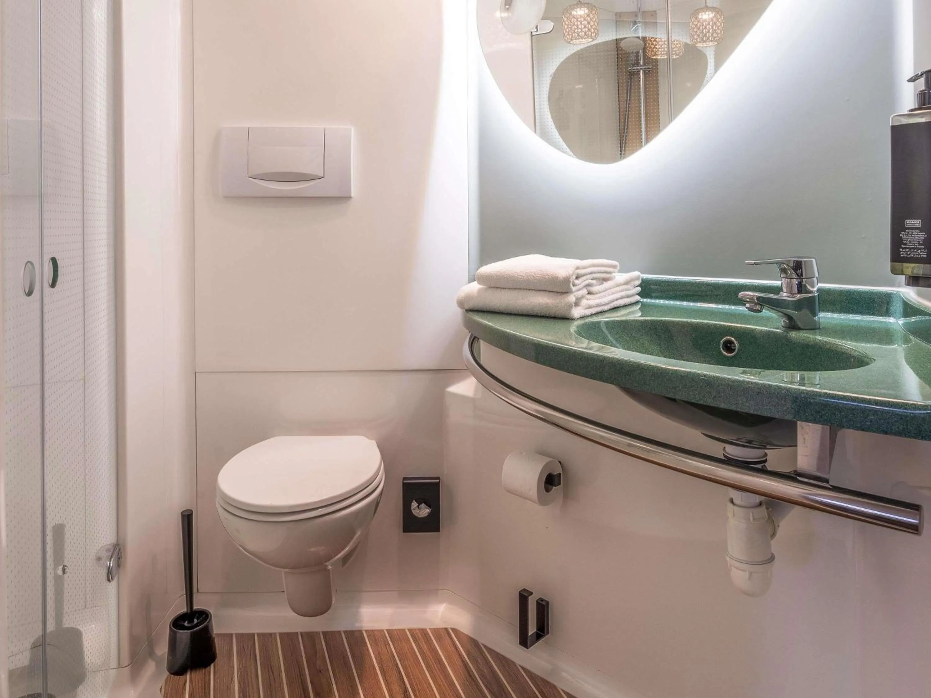 Bedroom in ibis Styles Pontivy centre Bretagne