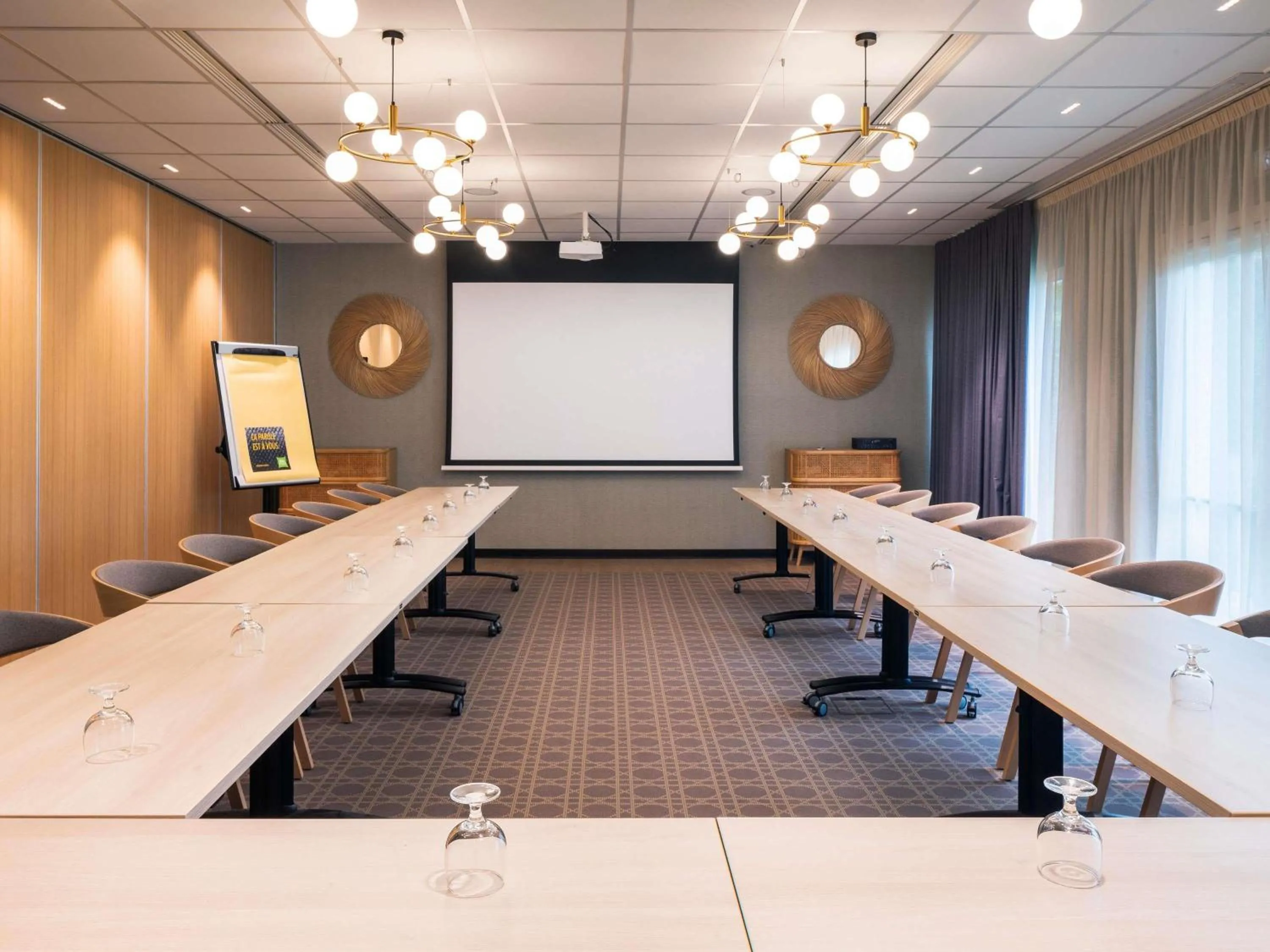 Meeting/conference room in ibis Styles Pontivy centre Bretagne