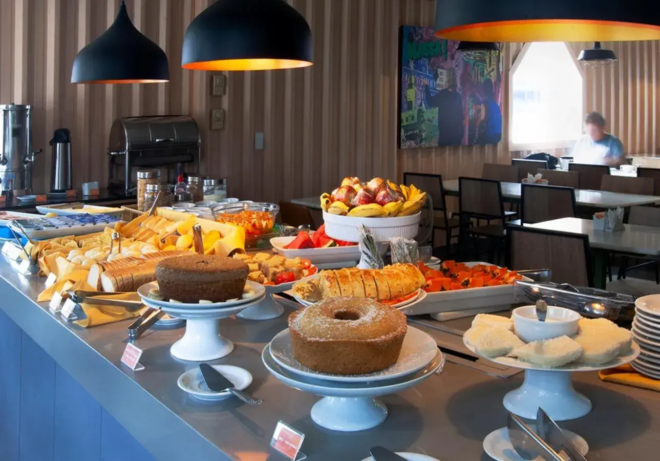 Food and drinks in Ibis Budget Salvador Food and drinks in Ibis Budget Salvador